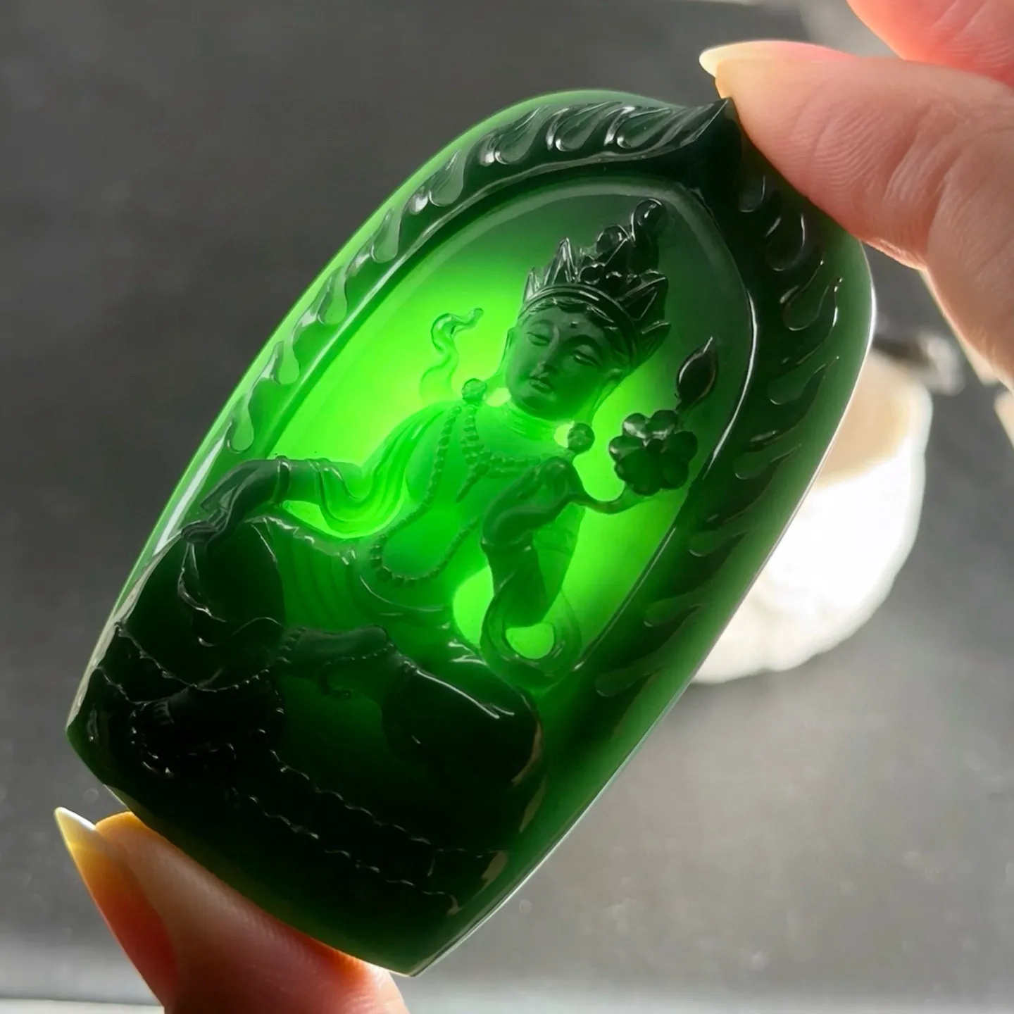 精品墨翠大势至菩萨 打灯通透 油性十足 尺寸69.8