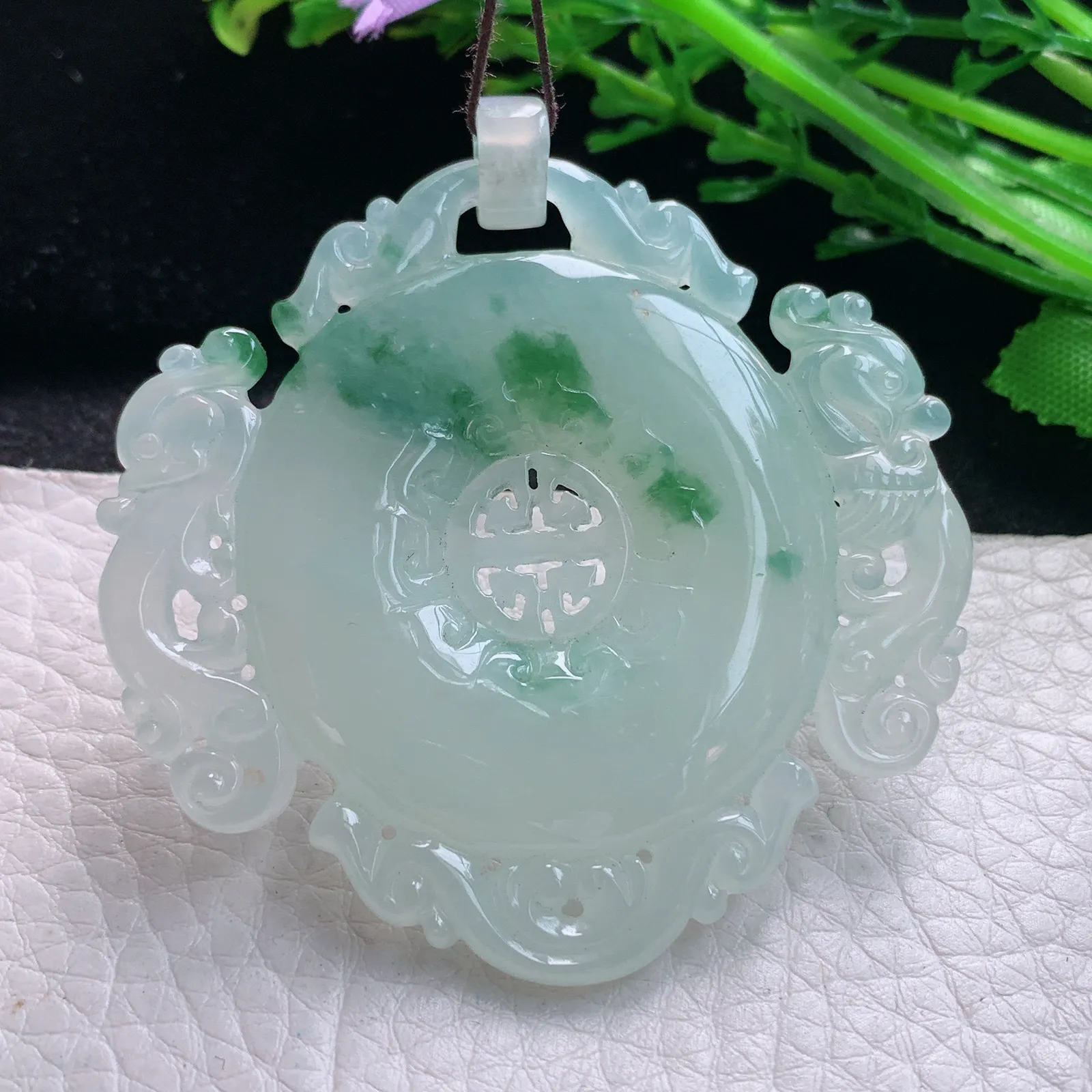 gp实拍53*55.5*6.2翡翠a货精雕缕空雕飘花玉佩玉吊坠 玉挂件