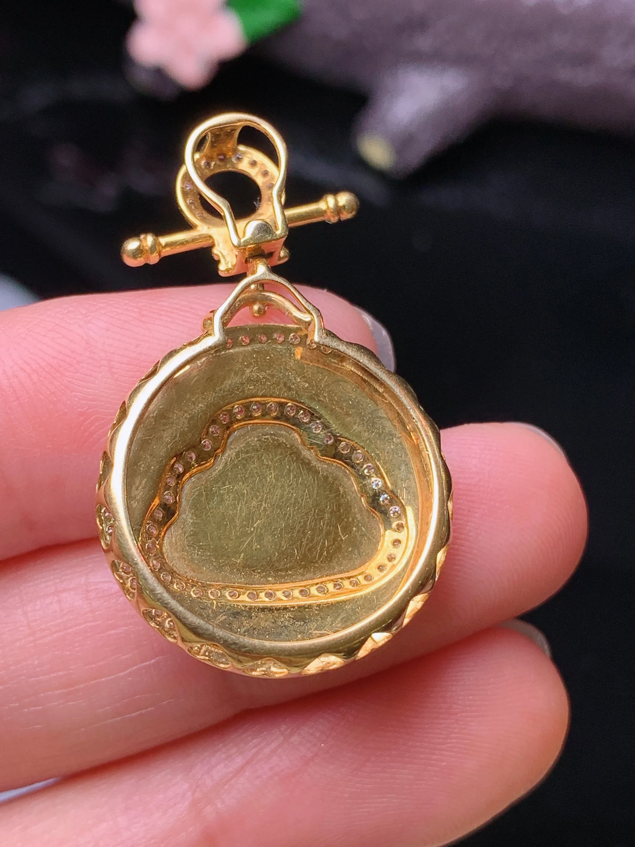 18k金钻镶嵌冰种佛公吊坠 玉质细腻 色泽清新艳丽 整体尺寸33.3*20.6*7.2