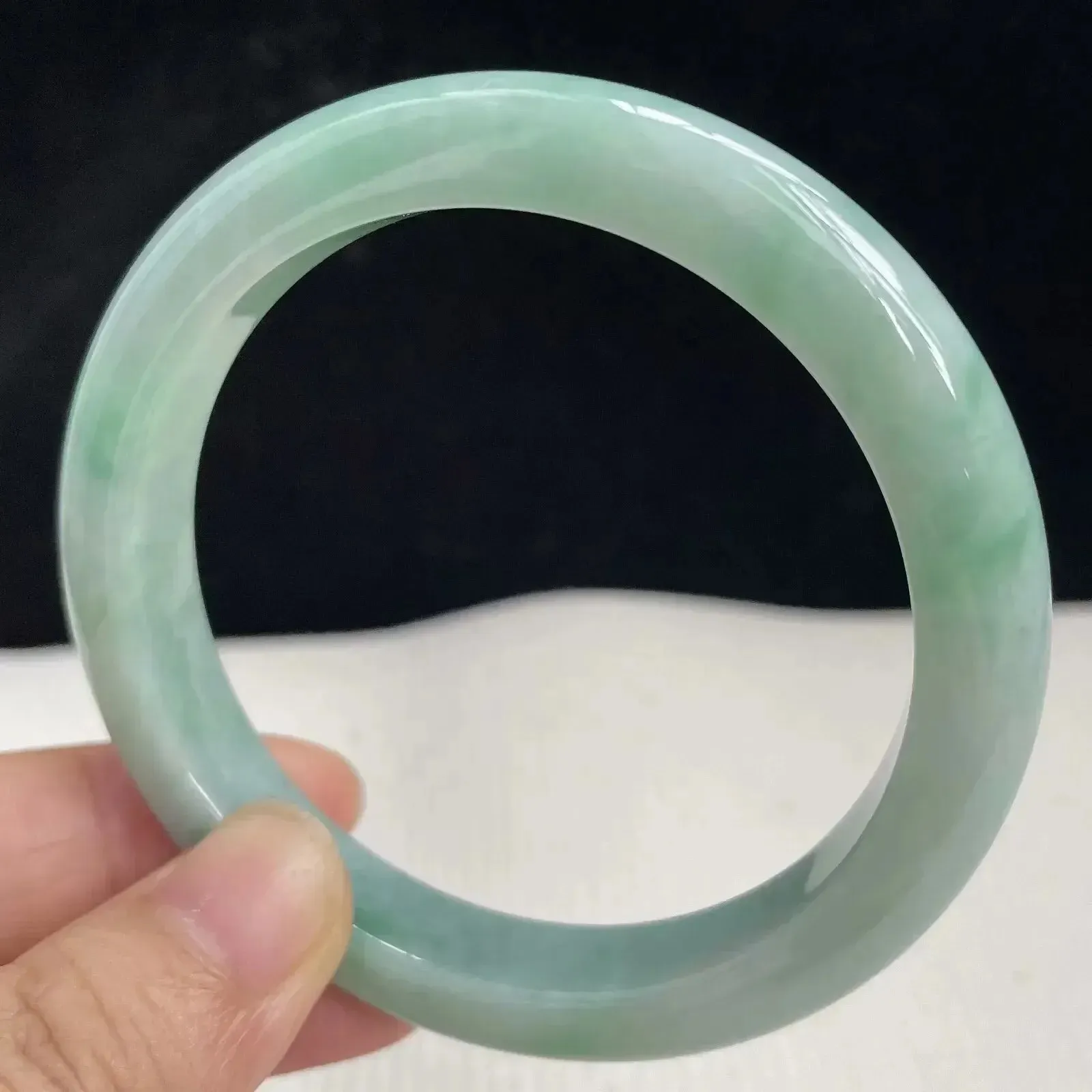 55圈口自然光拍摄天然翡翠A货飘绿好种水正圈手镯 43克