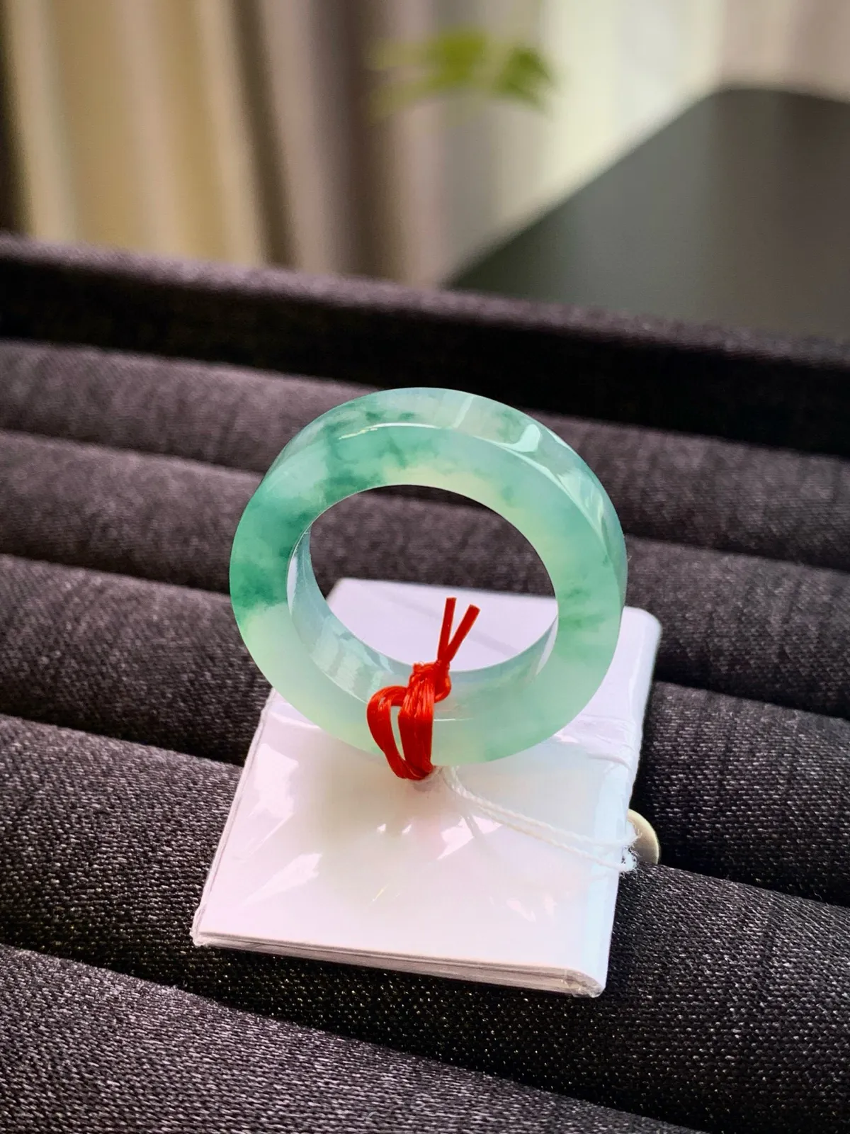 冰飘绿花戒指
戒圈：15号