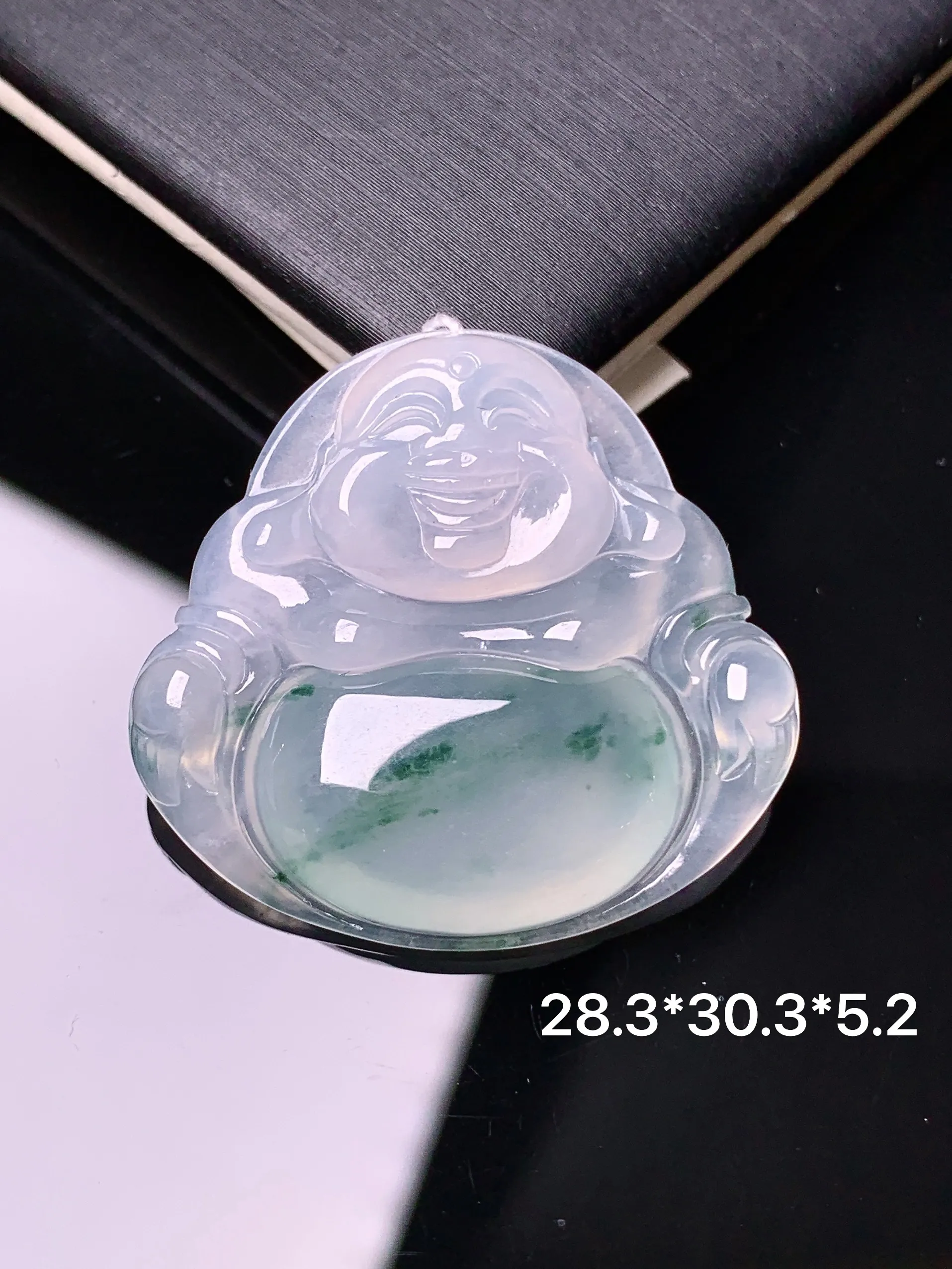 冰种飘绿佛公吊坠 玉质细腻 色泽清新艳丽 整体尺寸28.3*30.3*5.2