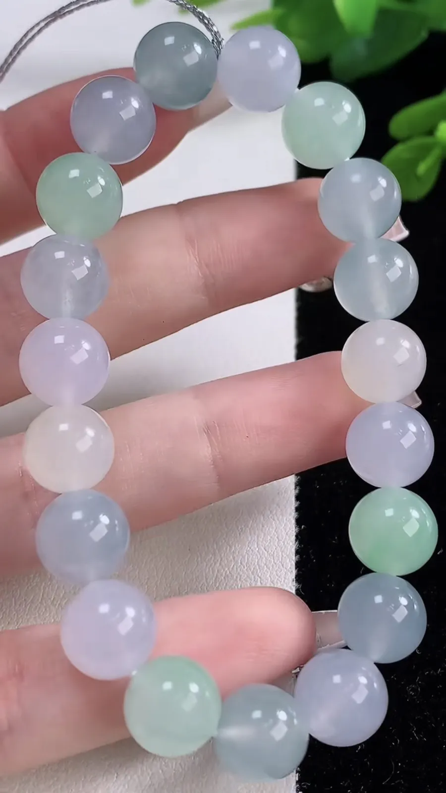 翡翠a货冰种春带彩 圆珠手串，尺寸9.6-19颗，重量:32.85g