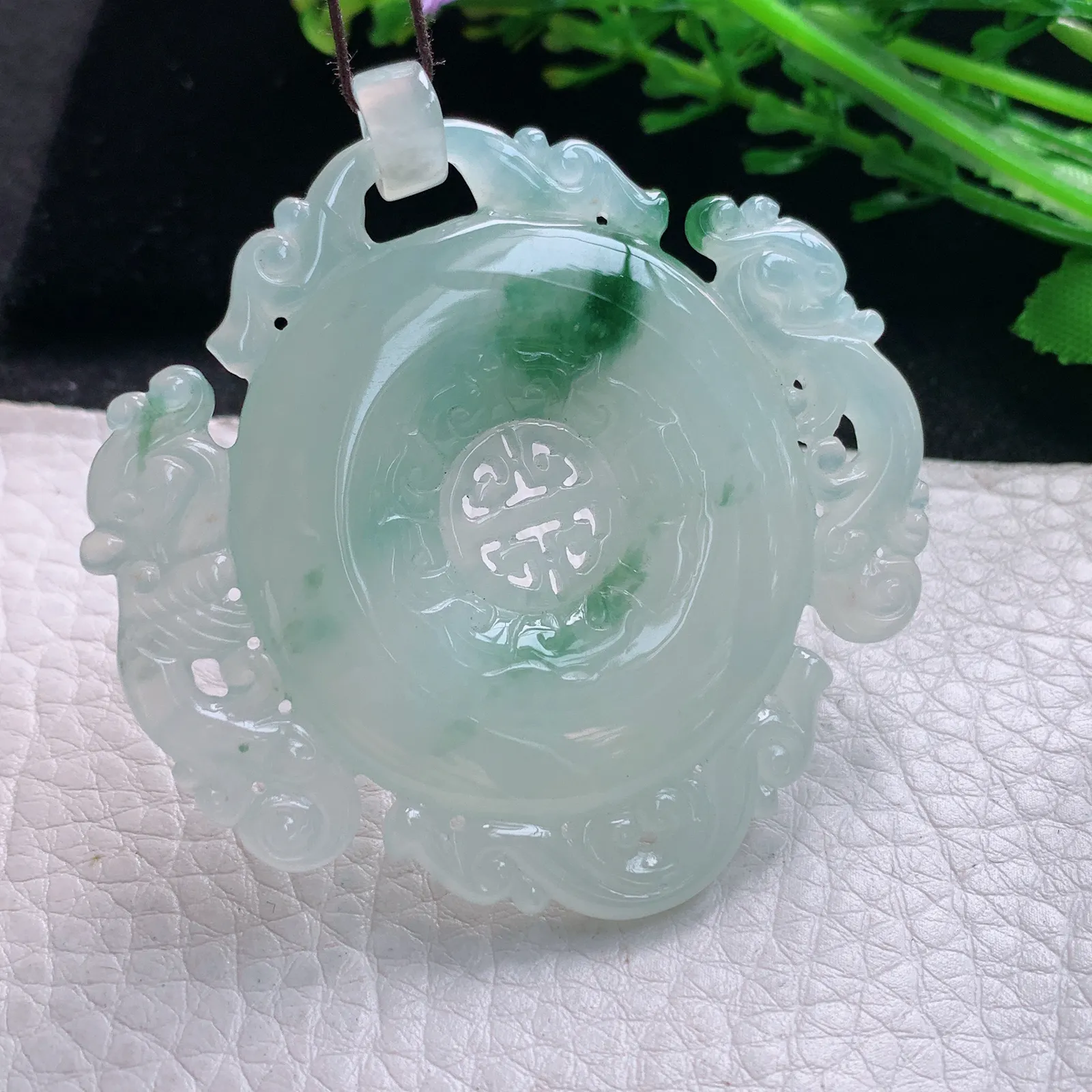 gp实拍53*55.5*6.2翡翠a货精雕缕空雕飘花玉佩玉吊坠 玉挂件