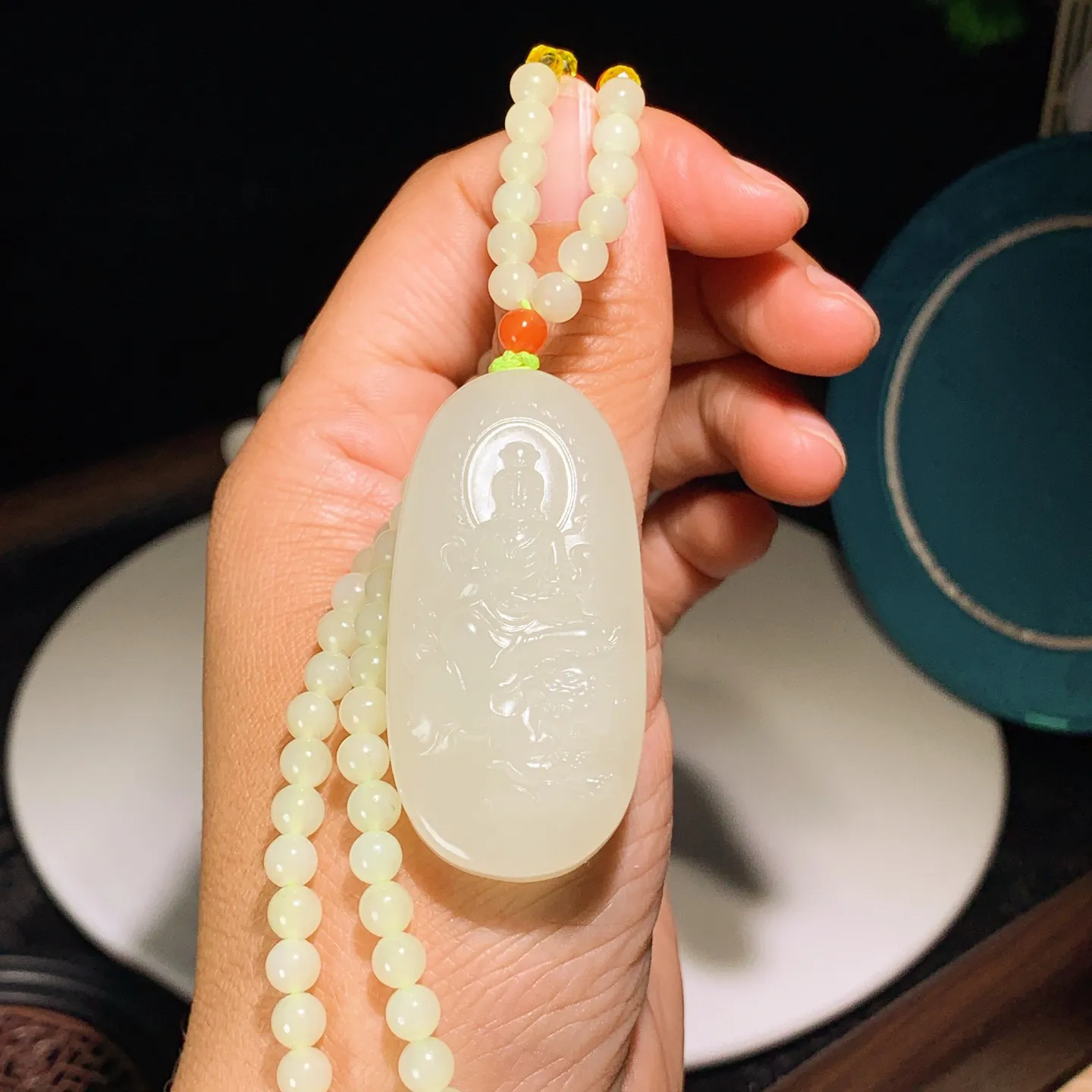 新疆和田玉若羌黄口料文殊菩萨牌子挂件。尺寸50/25/12重50.7克。内径玉质细腻油润。手推出油。佩戴高端典雅。lt251205