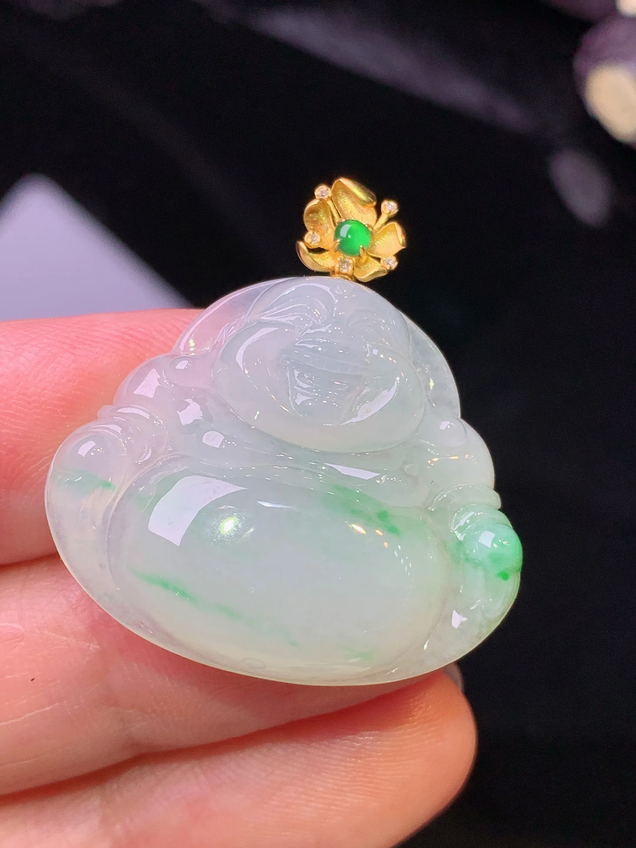 18k金镶嵌飘绿佛公吊坠 玉质细腻 色泽清新艳丽 整体尺寸30.3*28*6