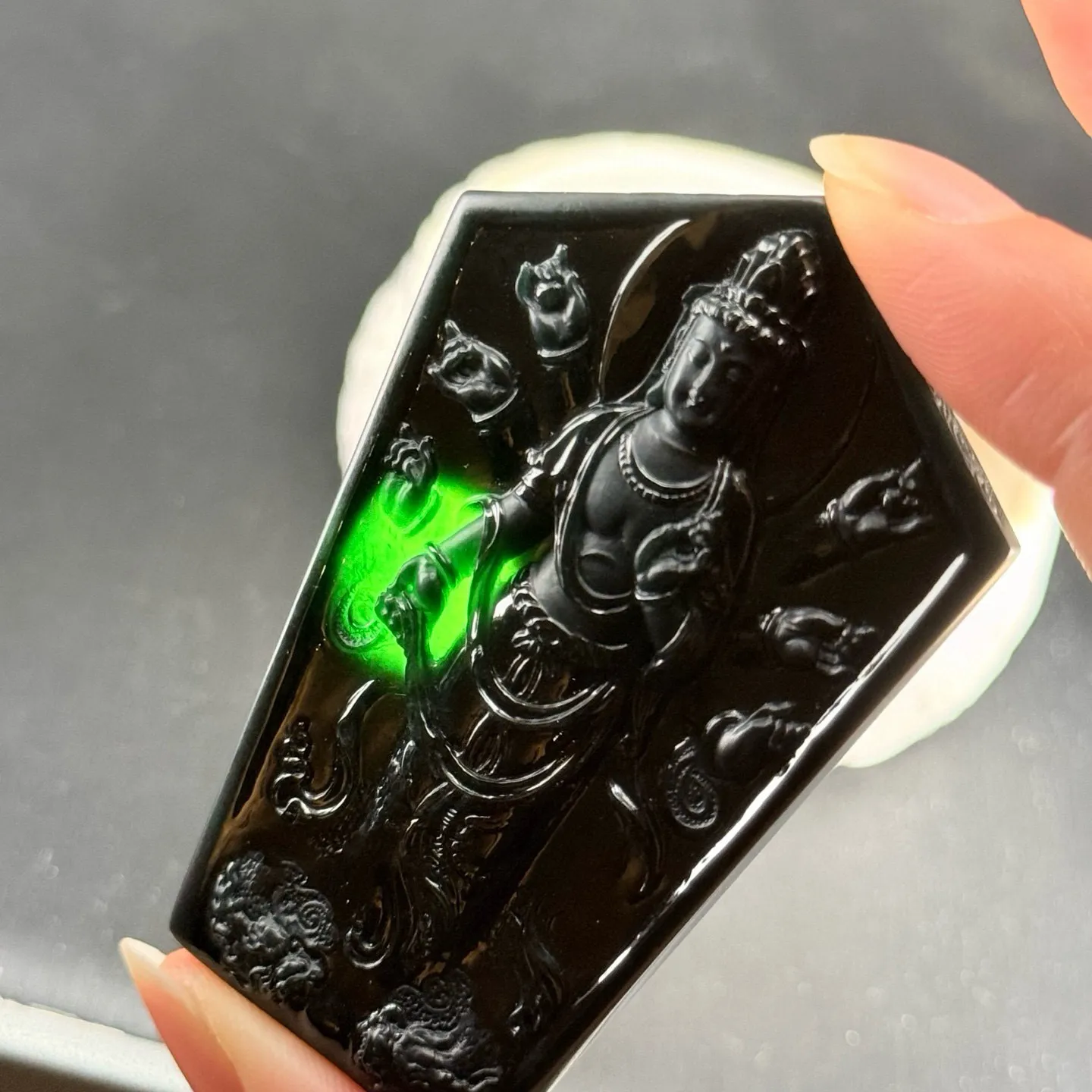 精品墨翠千手观音 打灯通透 油性十足 打灯通透 黑度极好 尺寸65.5