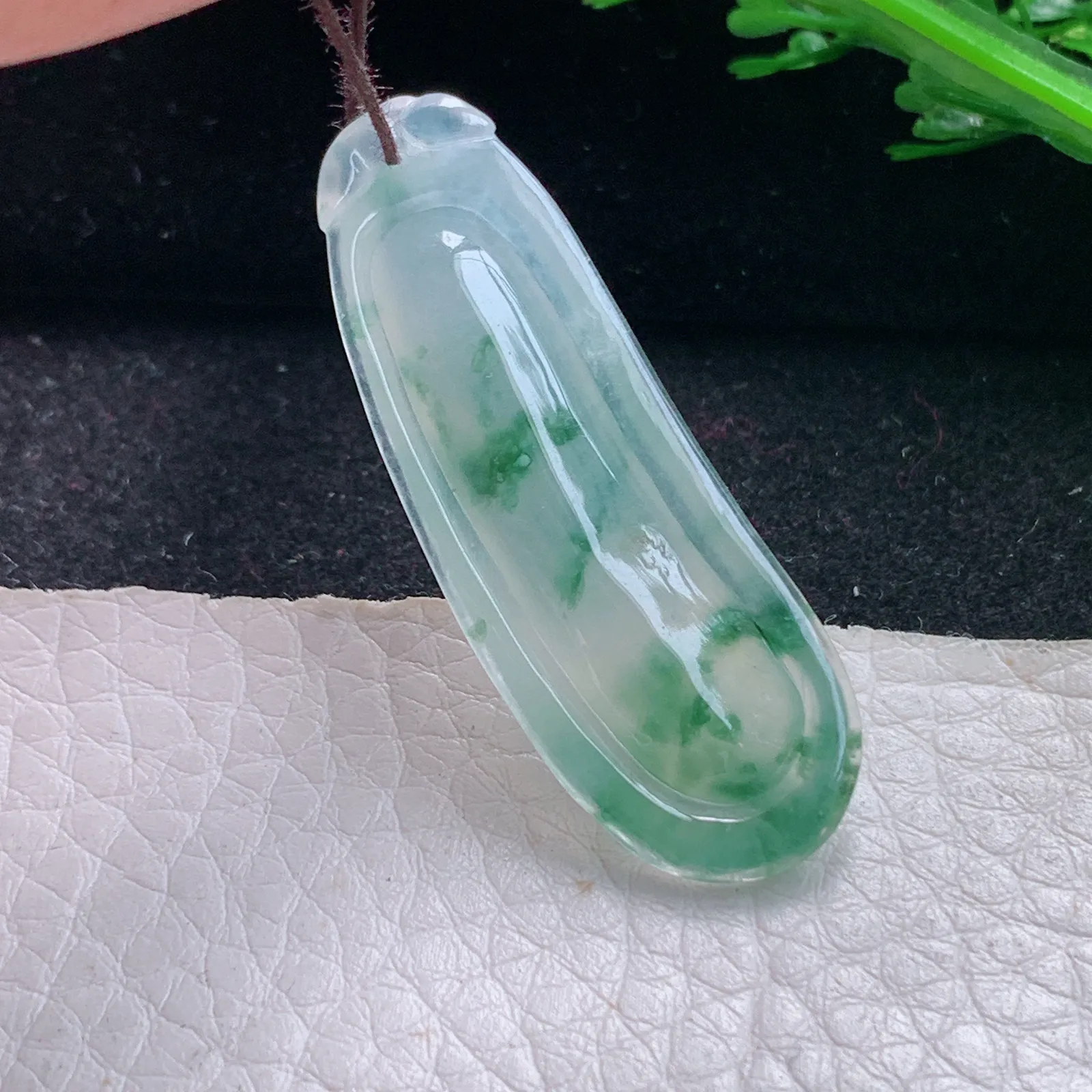 gp实拍34.2*14.8*6缅甸翡翠a货精雕冰飘花福瓜玉吊坠 玉挂件