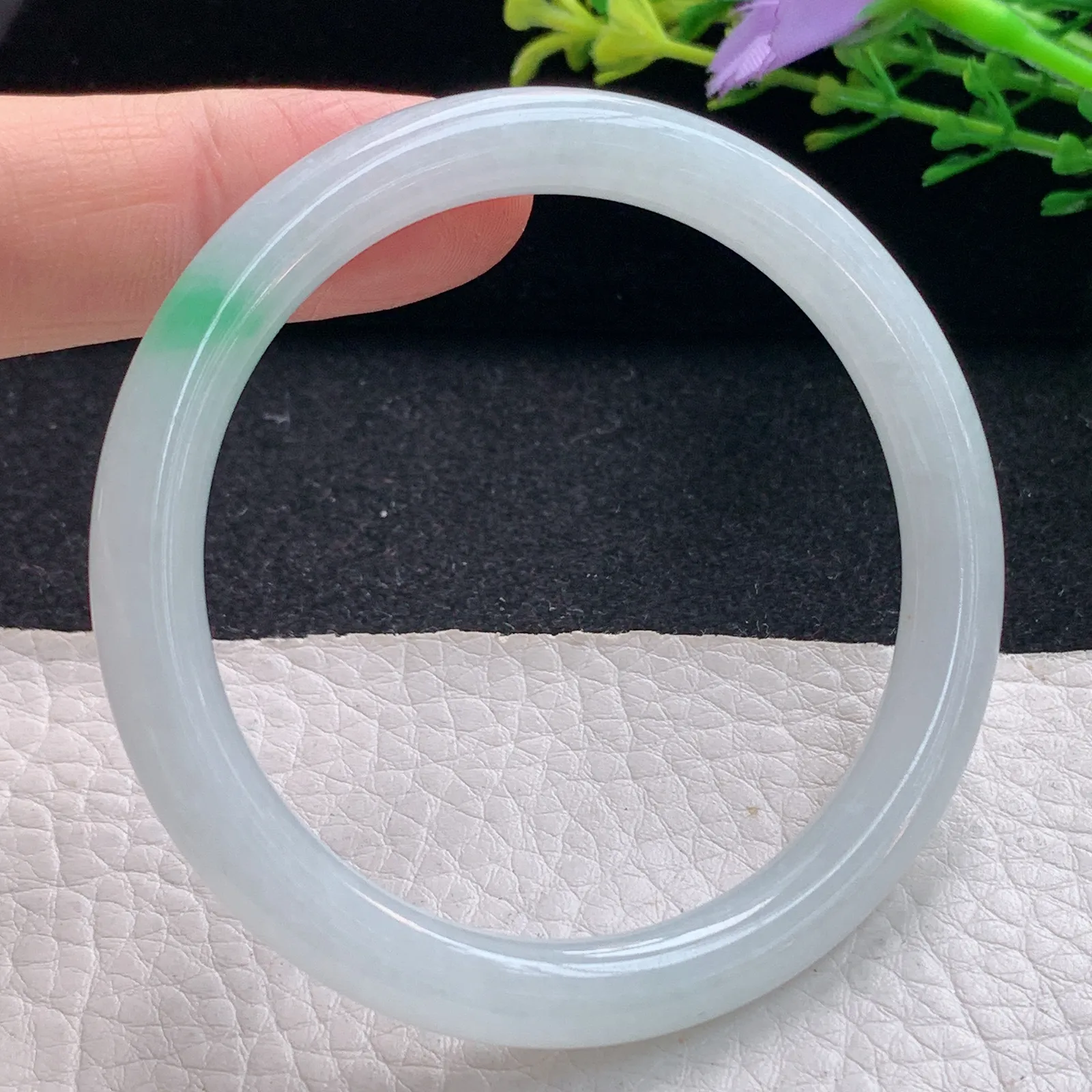 n小圈口51.5*6.8*7.2美人镯 翡翠a货玉手镯飘绿圆条珠宝玉手环