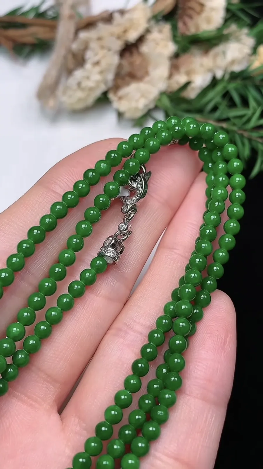 翡翠a货满绿小米珠项链，尺寸3.3-181颗，重量:13.02g