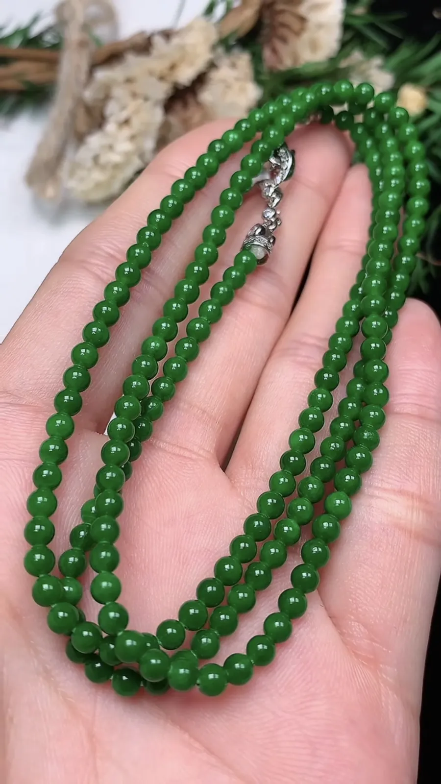 翡翠a货满绿小米珠项链，尺寸3.3-181颗，重量:13.02g