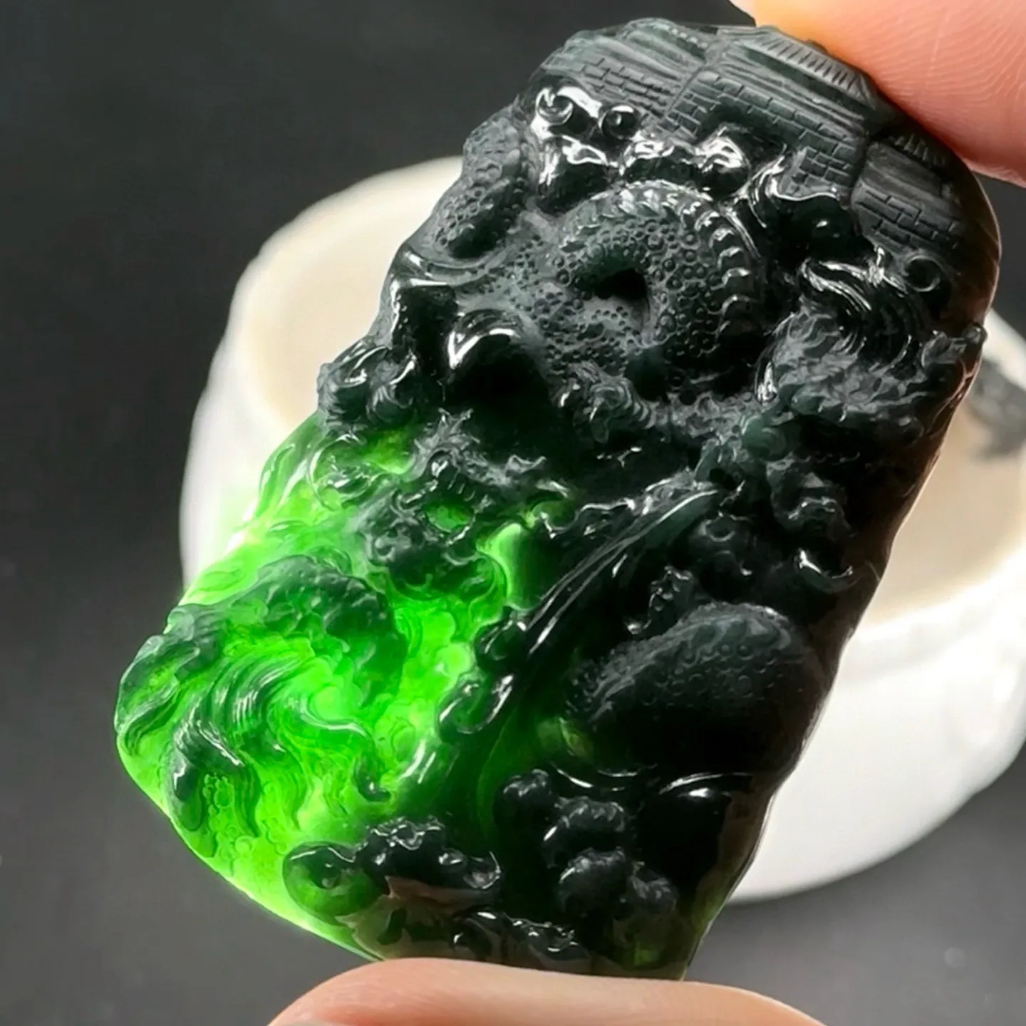 精品墨翠龙牌 种好色正 黑度足 打灯通透 尺寸54.9