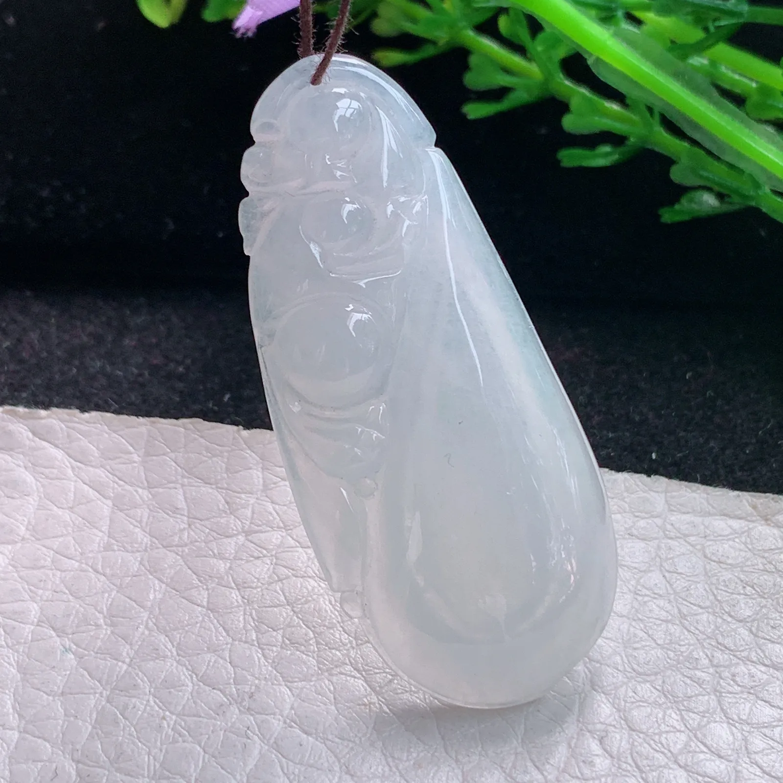 gp实拍48.8*21.5*6缅甸翡翠a货精雕白月光福瓜玉吊坠 玉挂件