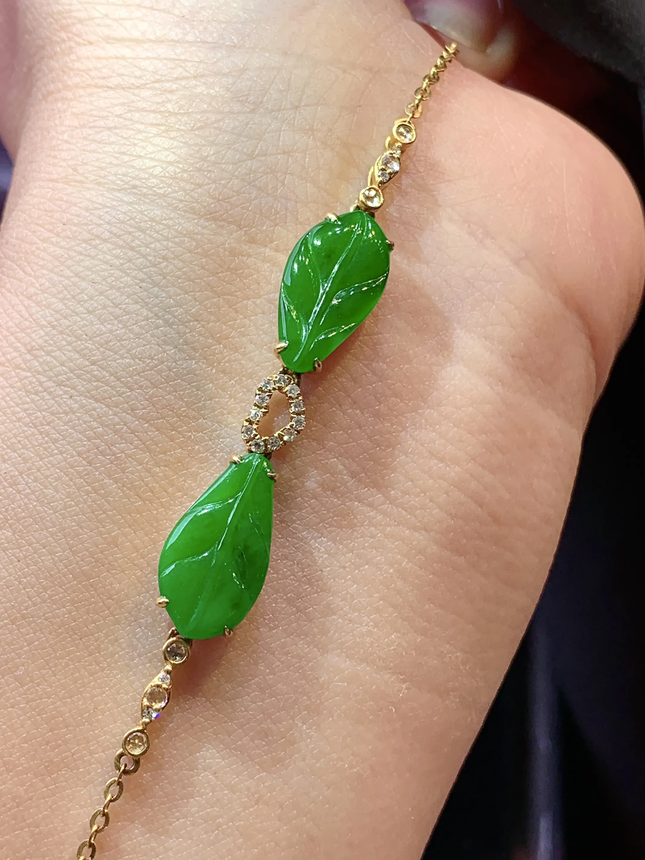 18k金钻镶嵌满绿树叶手链 玉质细腻 色泽清新艳丽 裸石尺寸14.5*7.8*2