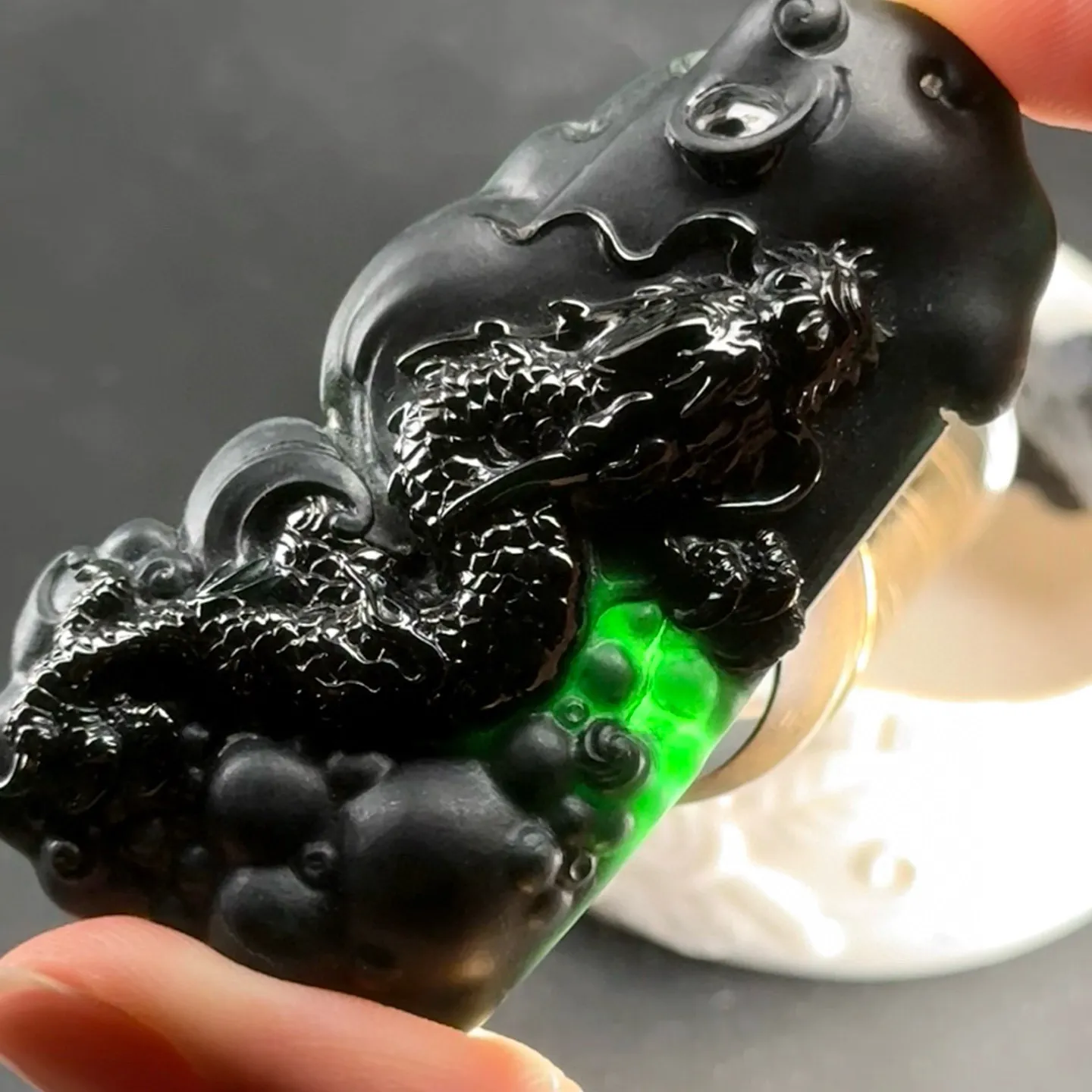 精品手工墨翠龙牌 种好色正 黑度极好 打灯通透 油性十足  尺寸66.5
