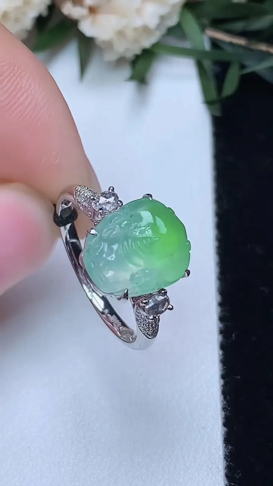 翡翠a货18k金冰种飘阳绿貔貅戒指，尺寸17.3-11.2-9.3，重量:3.00g