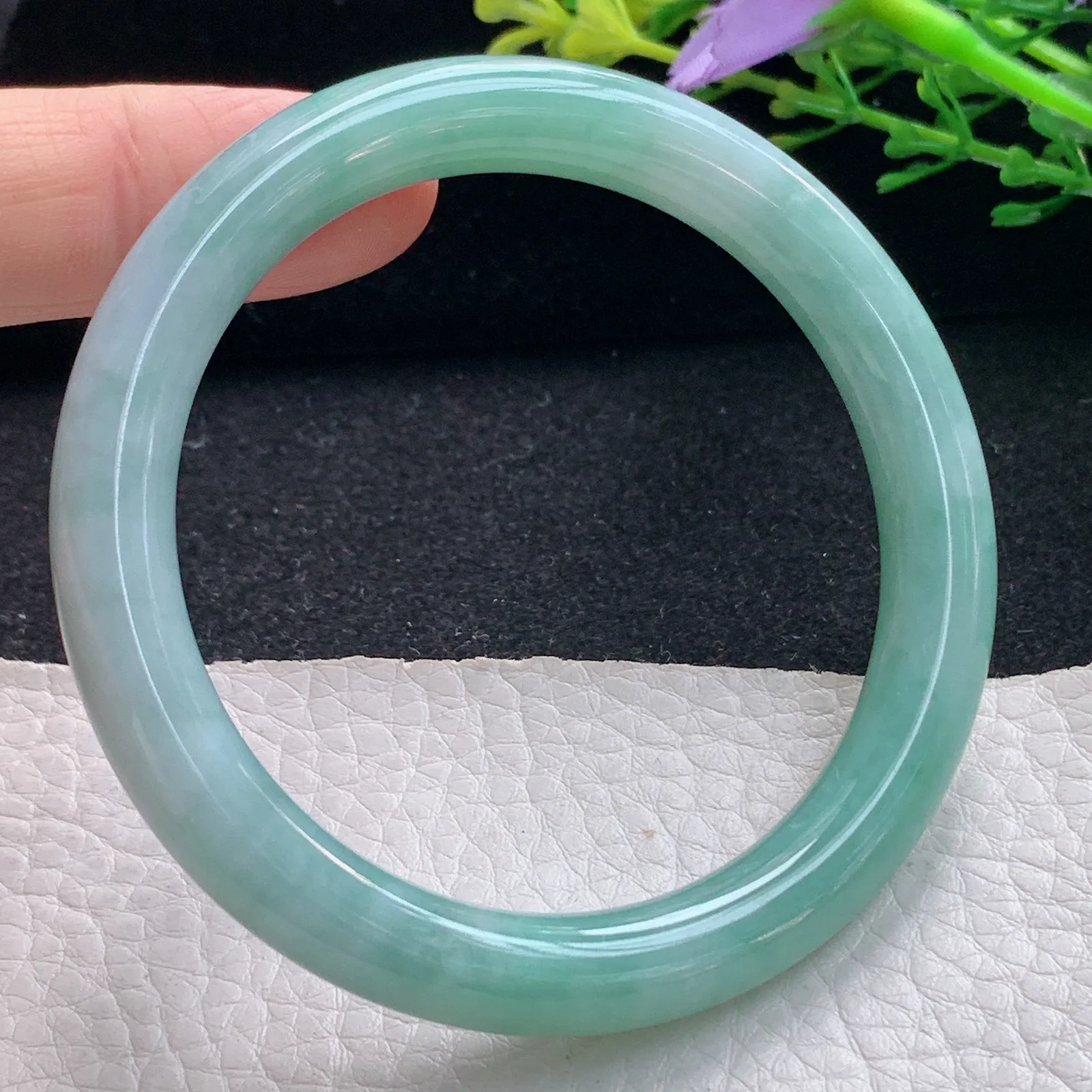 n自然光53.8*8.5*8.3叮当镯 翡翠a货玉手镯浅绿圆条珠宝玉手环 美人镯