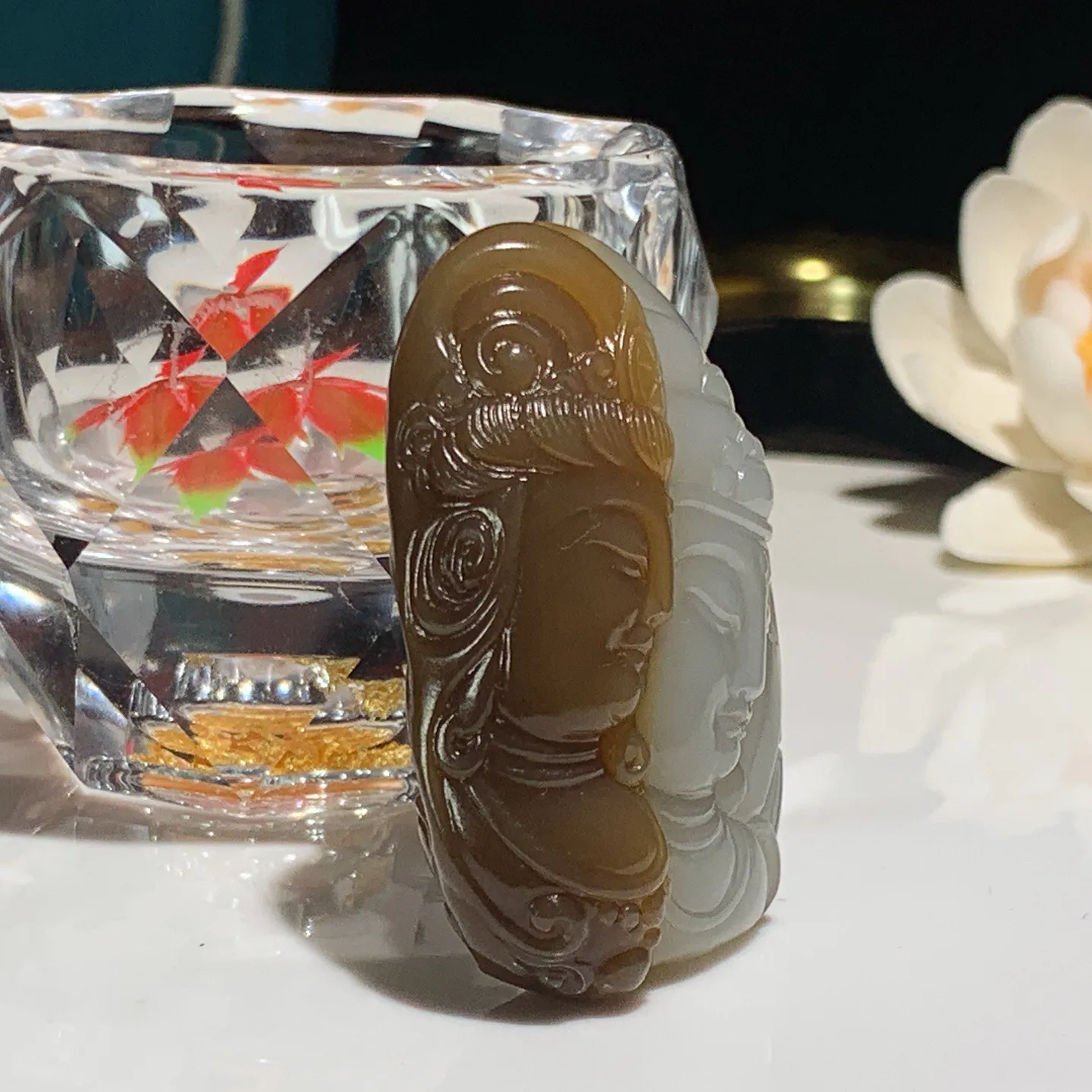 新疆和田玉且末糖观音头挂件。尺寸49/33/17重45.8克。内径玉质细腻油润。手推出油。佩戴高端典雅。lt251205