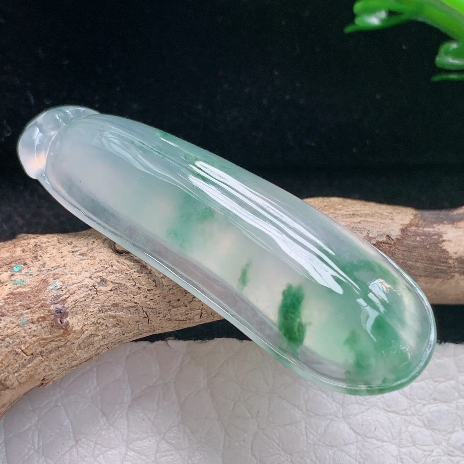 gp实拍34.2*14.8*6缅甸翡翠a货精雕冰飘花福瓜玉吊坠 玉挂件