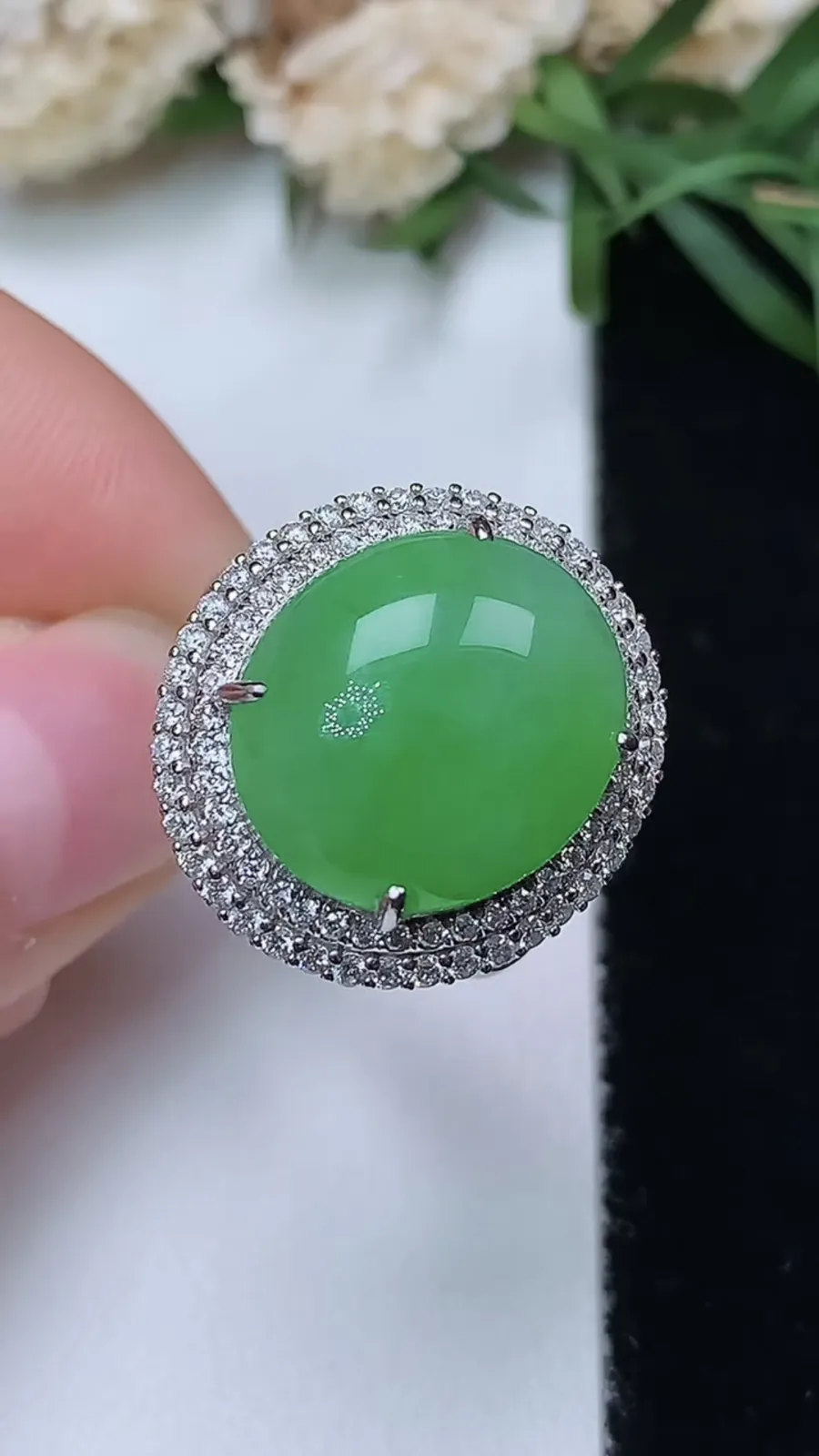 翡翠a货18k金冰种飘阳绿蛋面戒指，尺寸17.8-15-13.2，重量:6.61g