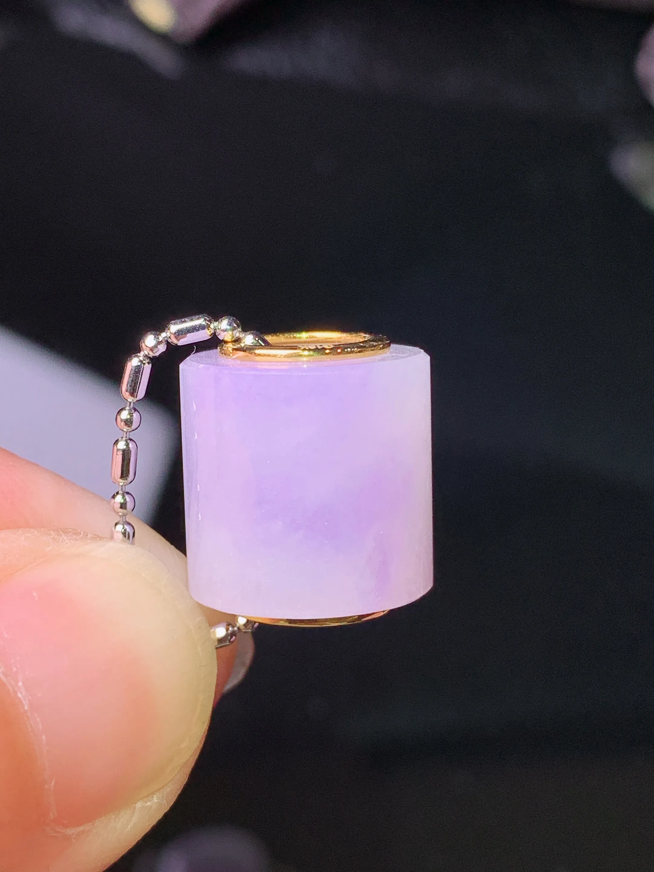 18k金镶嵌紫罗兰路路通吊坠 玉质细腻 色泽清新艳丽 整体尺寸12.2*12.2*12