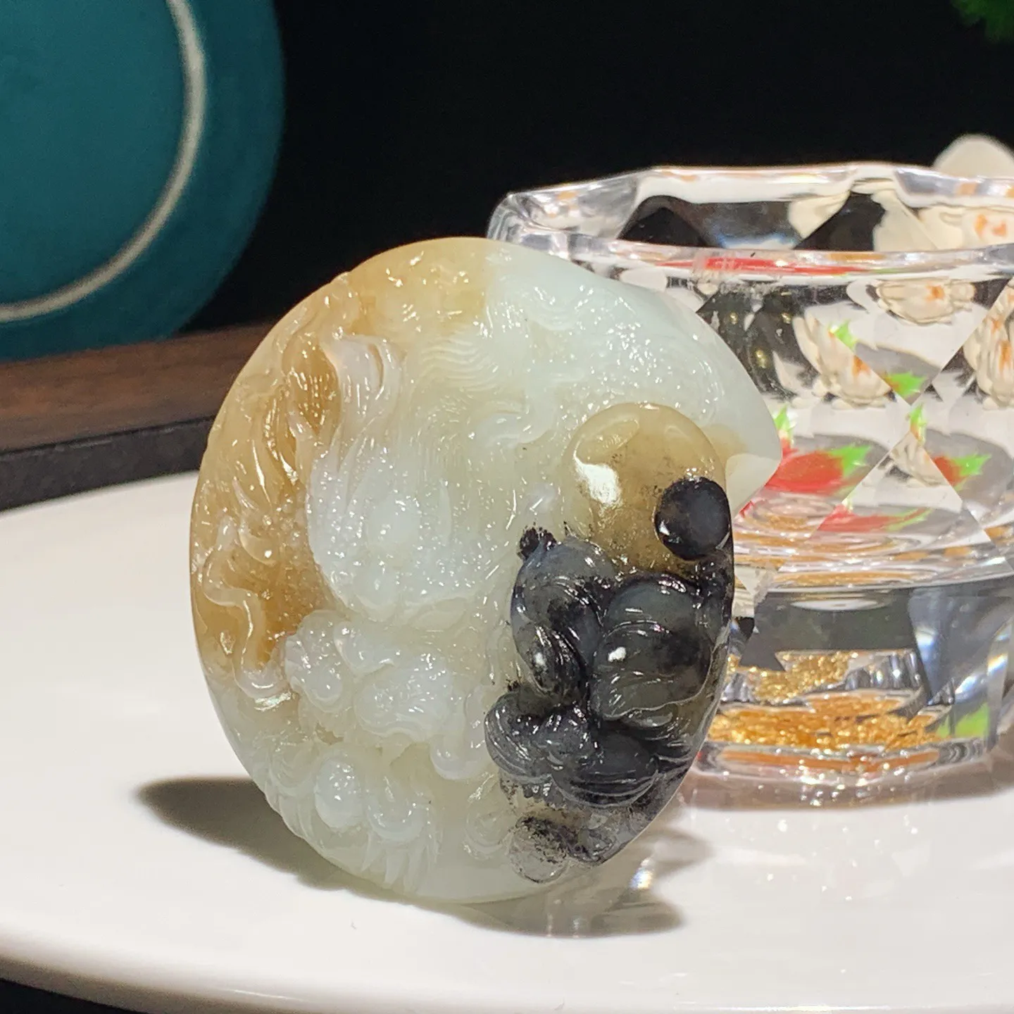 新疆和田玉且末糖青花龙佑一方皮带扣。尺寸52/17重51.2克。内径玉质细腻油润。手推出油。佩戴高端