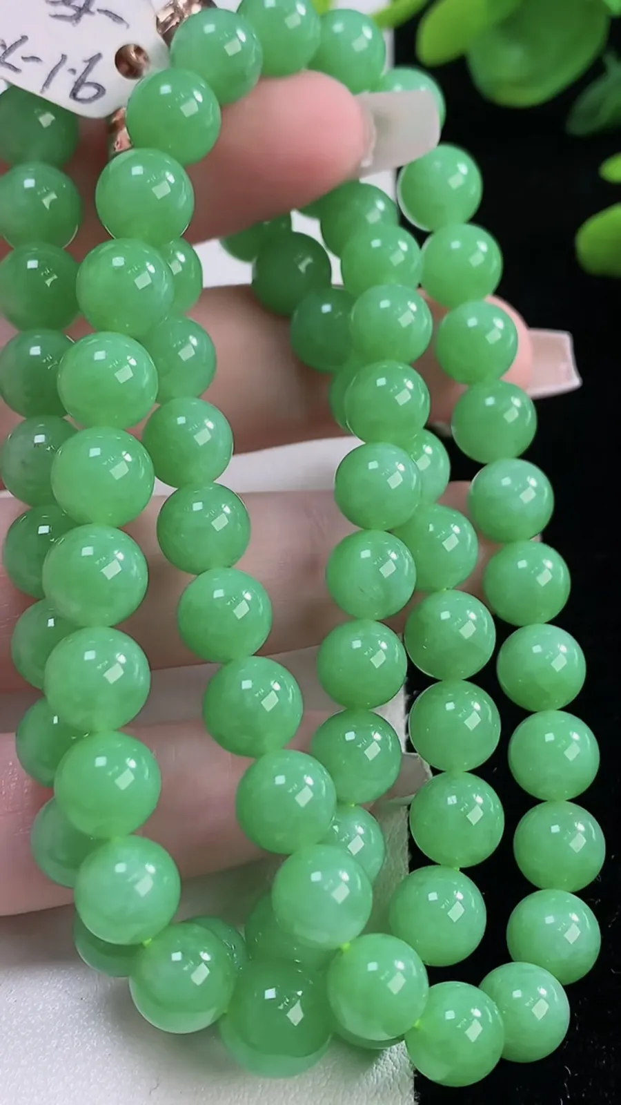 翡翠a货满绿圆珠项链，尺寸9-75颗，重量:65.31g