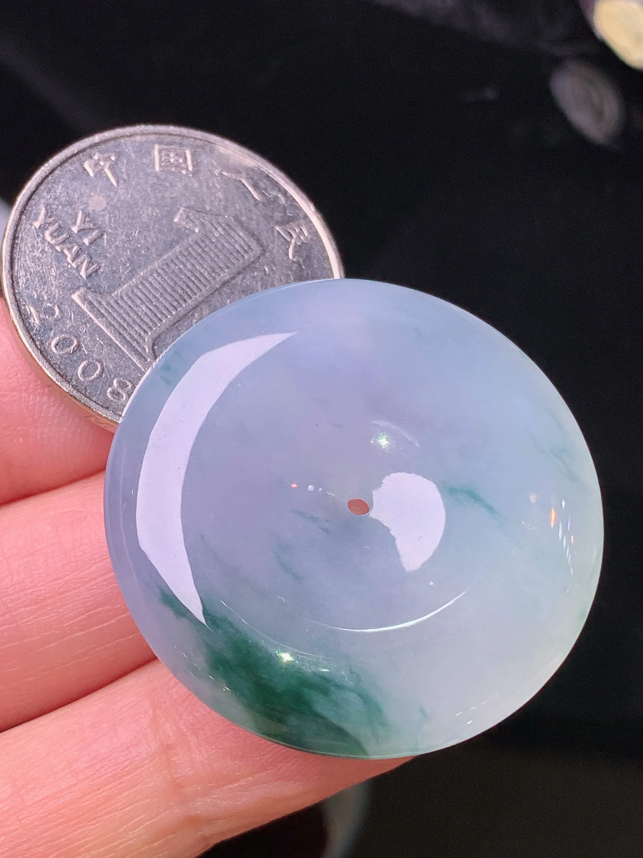 飘绿平安扣吊坠 玉质细腻 色泽清新艳丽 整体尺寸33.2*6.3