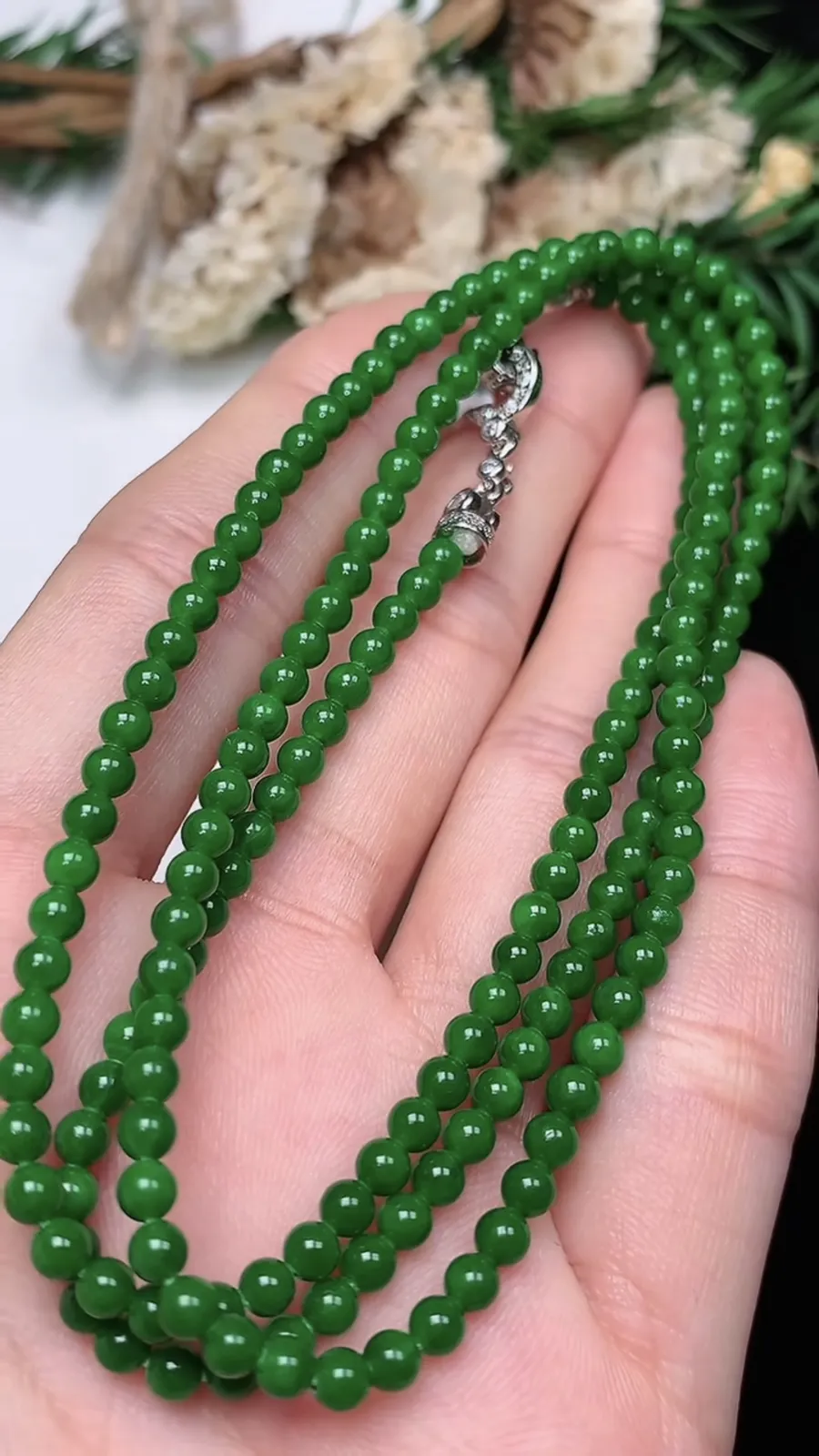 翡翠a货满绿小米珠项链，尺寸3.3-181颗，重量:13.02g