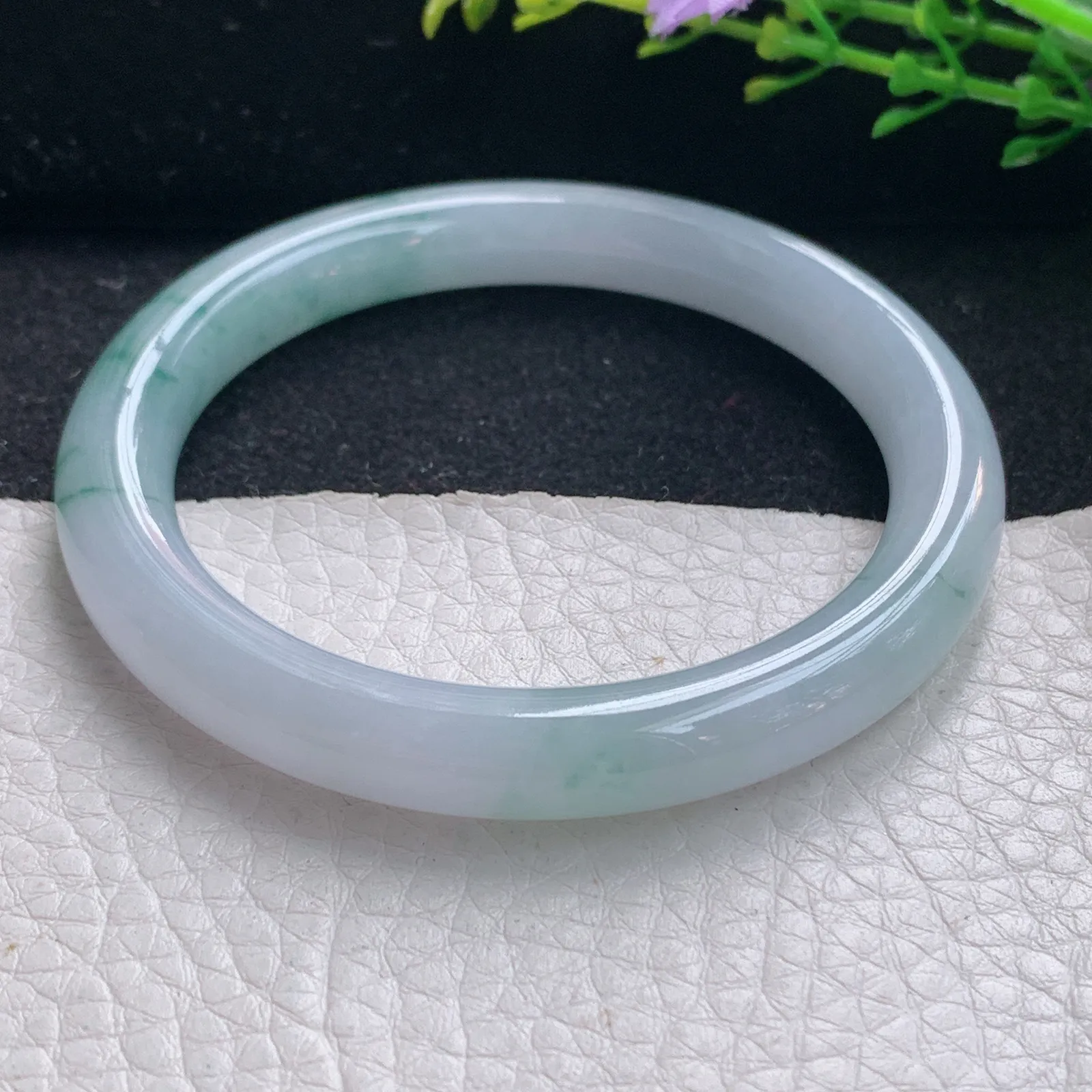 mq自然光53*8.4*8.2美人镯 天然缅甸翡翠冰飘花圆条珠宝玉手镯 叮当镯