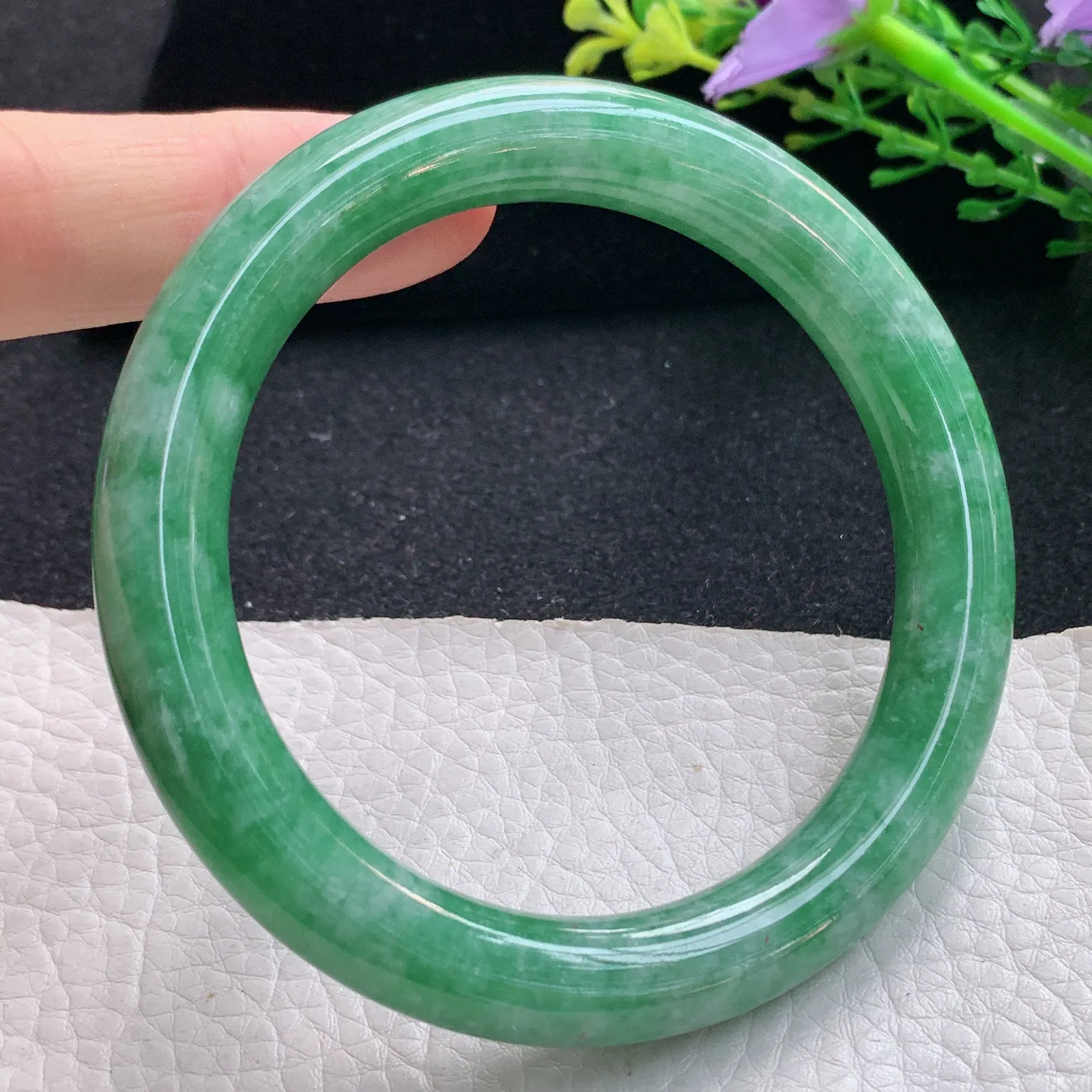 n自然光59*10.3*10美人镯 翡翠a货玉手镯满绿圆条珠宝玉手环