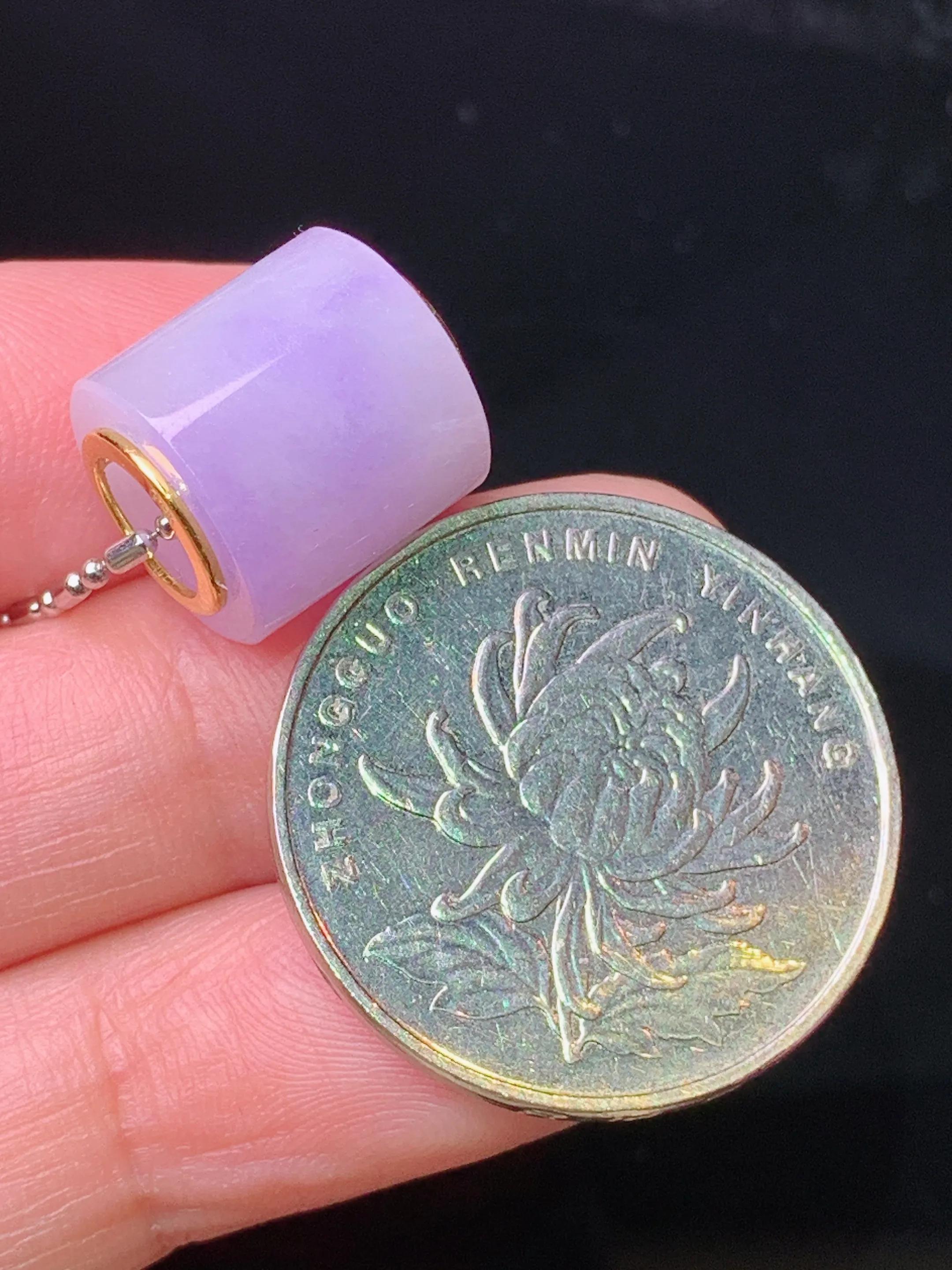 18k金镶嵌紫罗兰路路通吊坠 玉质细腻 色泽清新艳丽 整体尺寸12.2*12.2*12