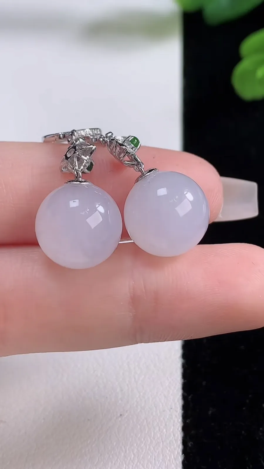 翡翠a货18K金冰种白冰圆珠耳坠，尺寸12.5，重量:9.08g