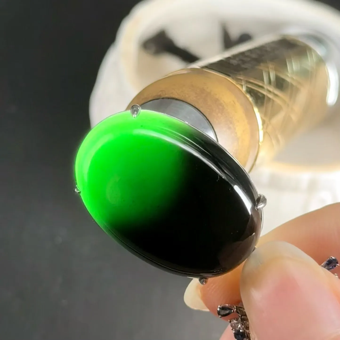 精品墨翠蛋面项链 重金豪镶 打灯通透 油性十足 尺寸28.5