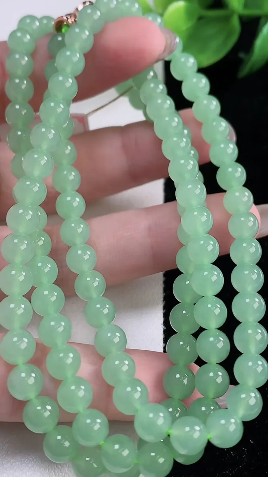 翡翠a货冰种满绿圆珠项链，尺寸6-108颗，重量:43.21g