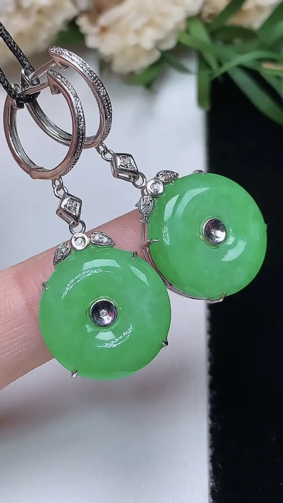 翡翠a货18k金满绿平安扣耳坠，尺寸14.4-5.6，重量:7.31g