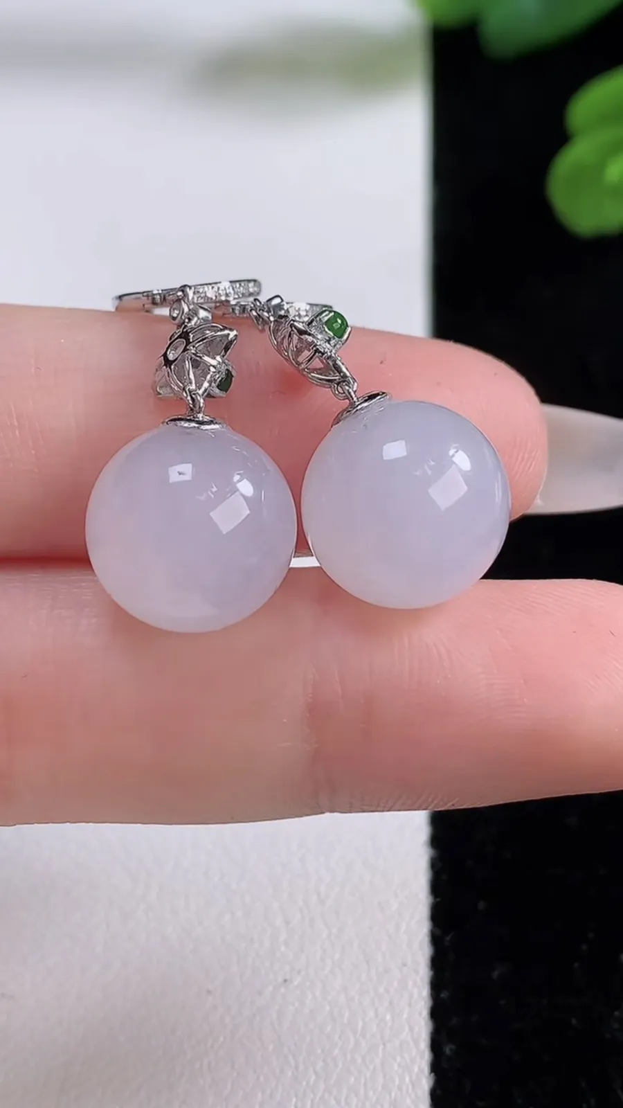 翡翠a货18K金冰种白冰圆珠耳坠，尺寸12.5，重量:9.08g