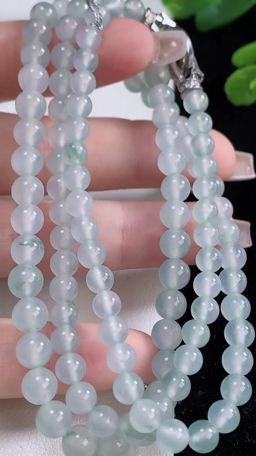 翡翠a货冰种飘花圆珠项链，尺寸6.3-108颗，重量:37.09g