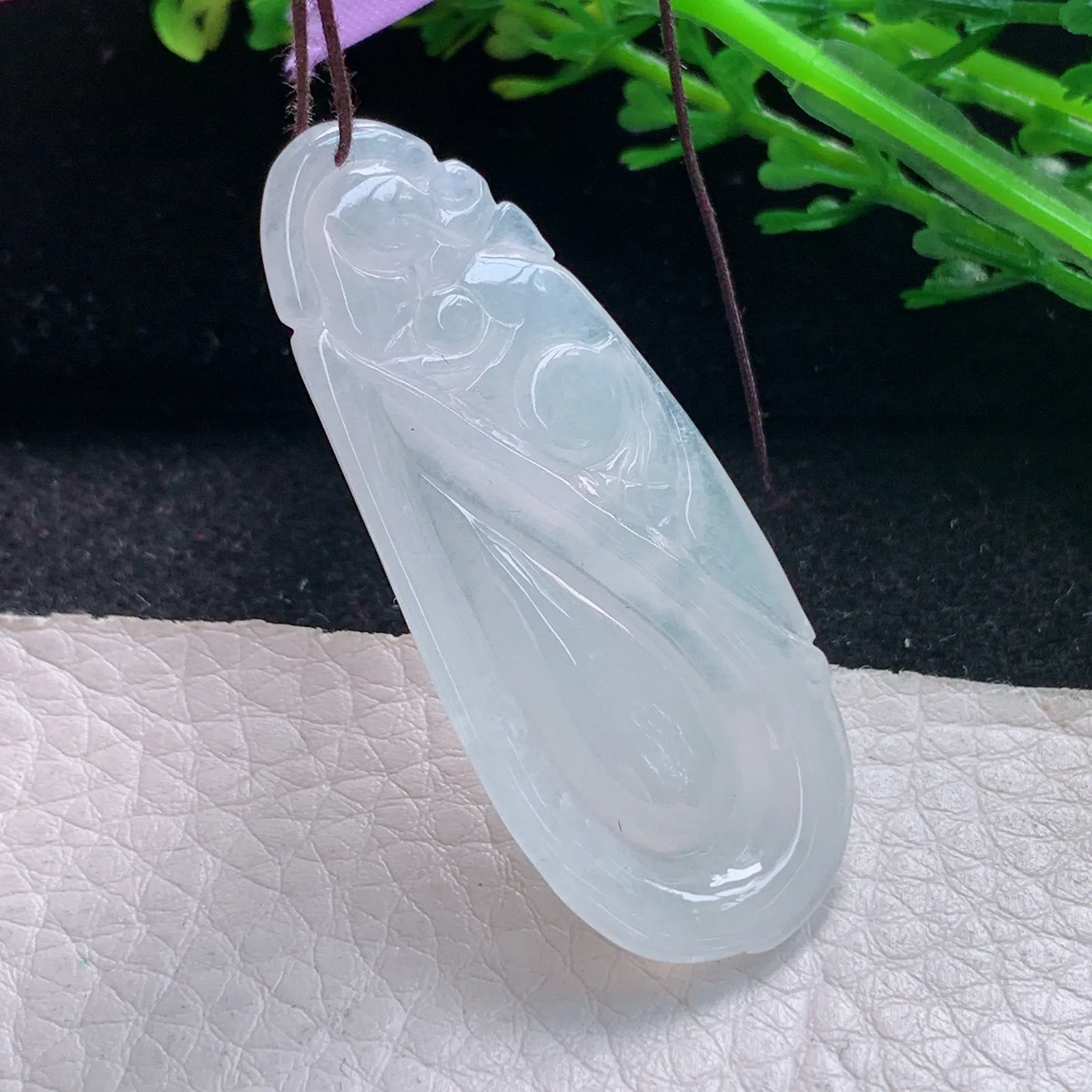 gp实拍48.8*21.5*6缅甸翡翠a货精雕白月光福瓜玉吊坠 玉挂件