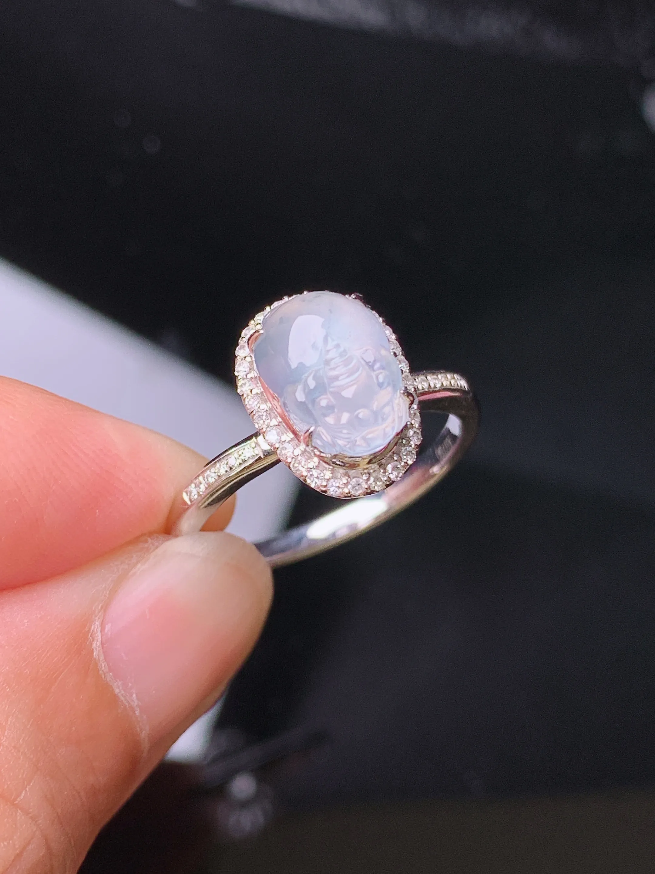 18k金钻镶嵌冰种貔貅戒指 玉质细腻 色泽清新艳丽 圈口14 整体尺寸12*9*9.2