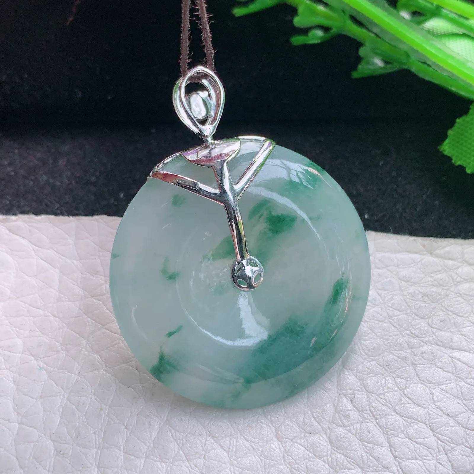 gp实拍42.6*33.2*6缅甸翡翠a货精雕冰飘花平安扣 玉扣玉吊坠 玉挂件