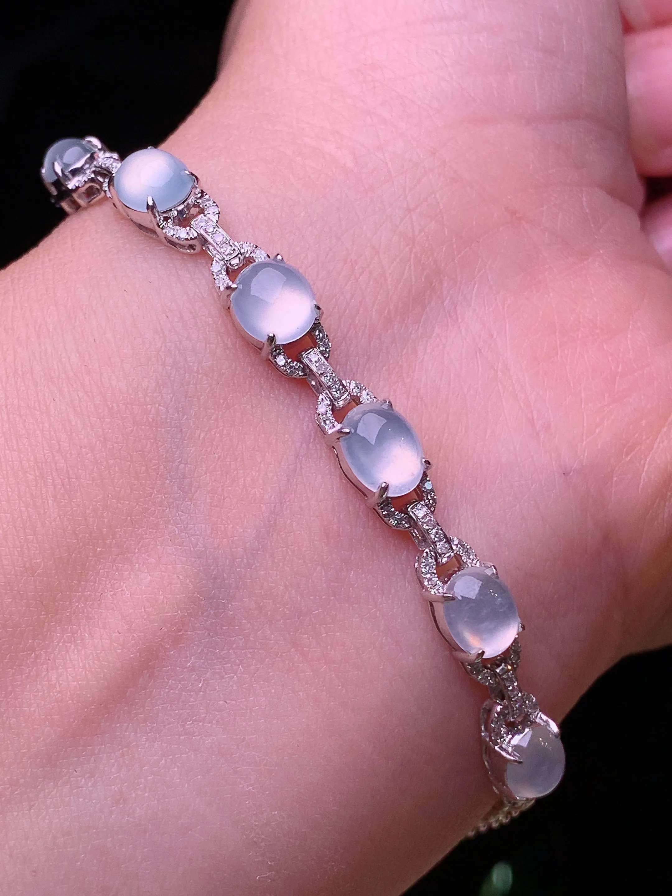 18k金钻镶嵌冰种蛋面手链 玉质细腻 色泽清新艳丽 整体尺寸74.5*5.8*5.6