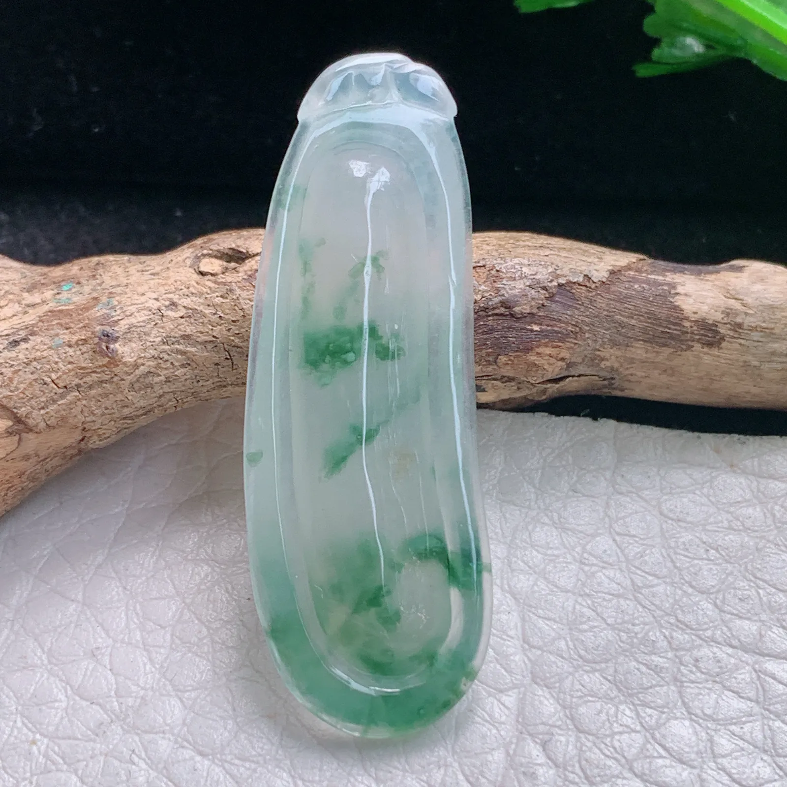 gp实拍34.2*14.8*6缅甸翡翠a货精雕冰飘花福瓜玉吊坠 玉挂件