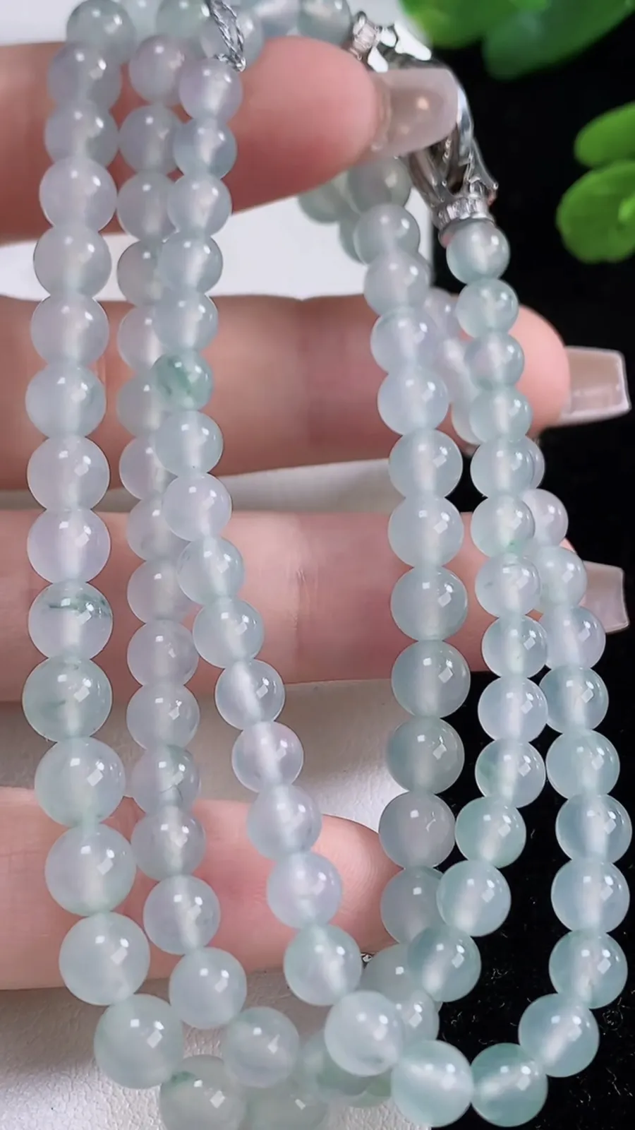 翡翠a货冰种飘花圆珠项链，尺寸6.3-108颗，重量:37.09g