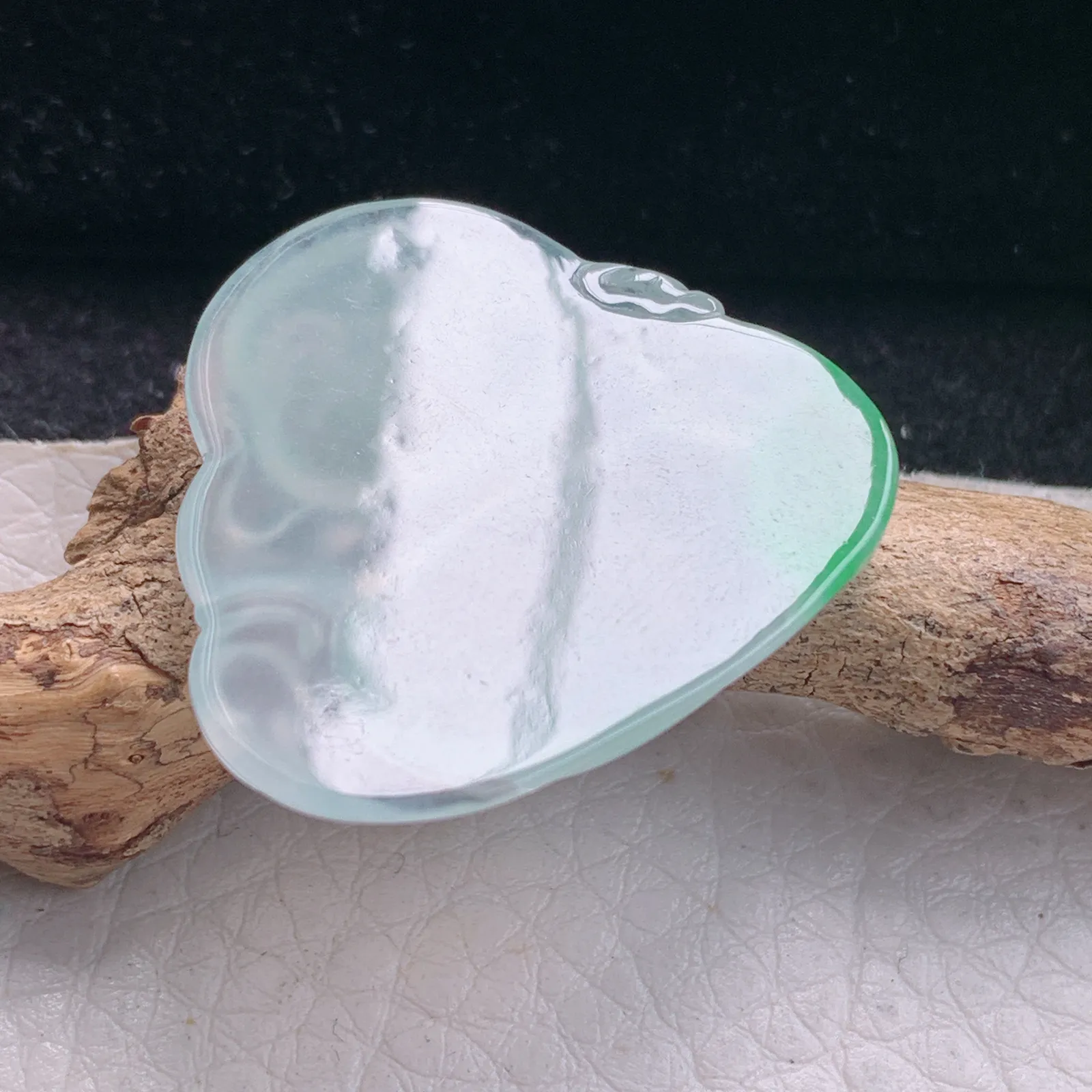 gp实拍27.2*31.2*5缅甸翡翠a货精雕冰种开心佛 弥勒佛玉吊坠 玉挂件