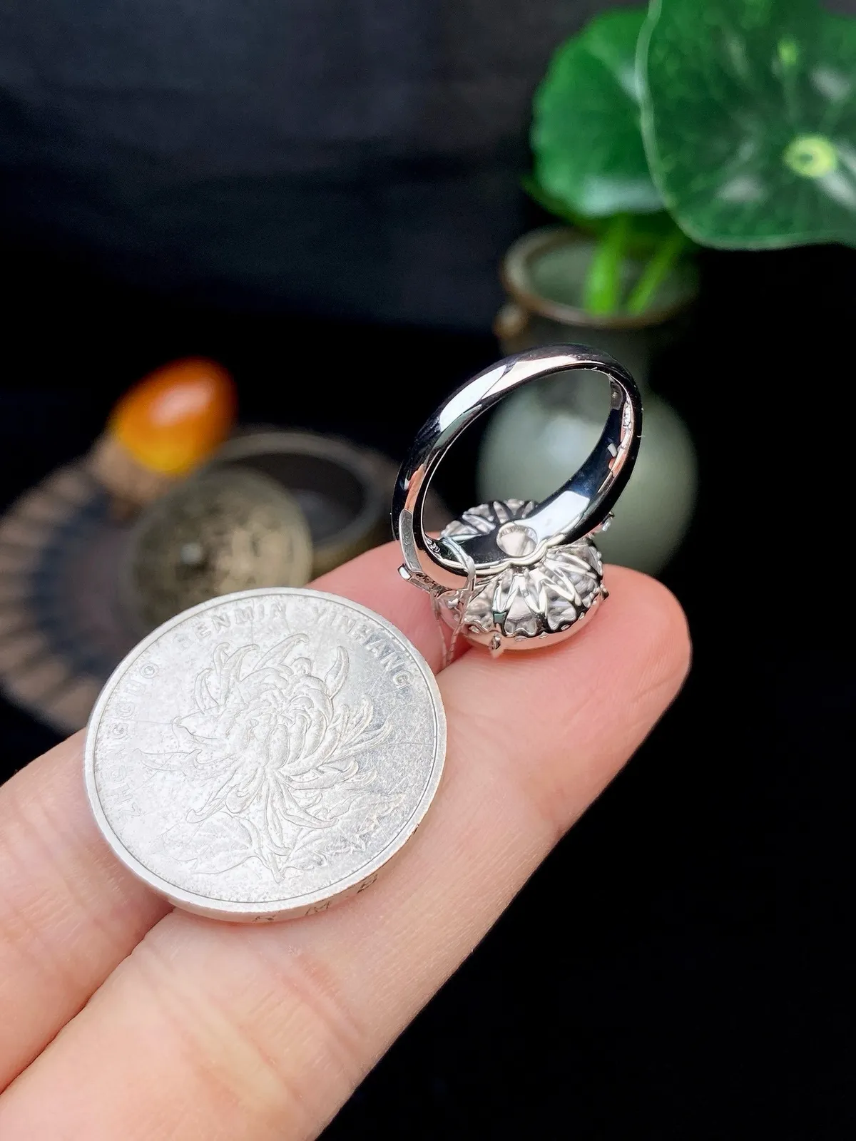 【冰种黄扣戒指】种水上乘，晶莹剔透，纯净通透，18k金钻精美镶嵌，裸石尺寸13.6*3.2毫米，圈口可改