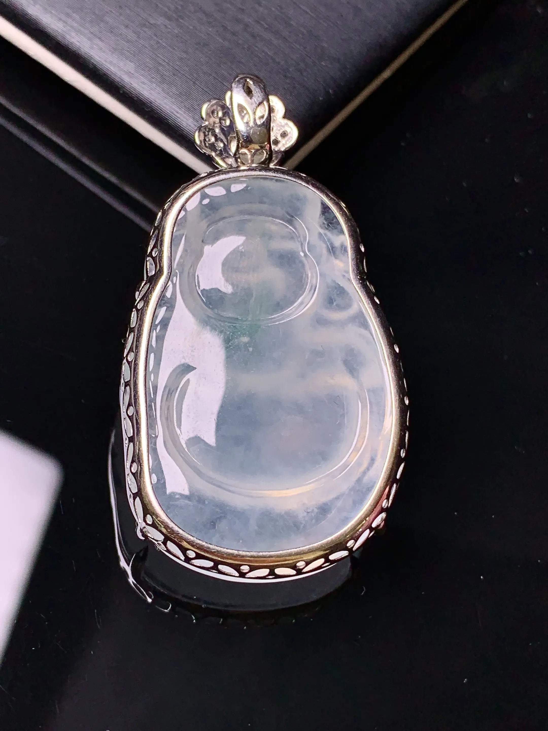 18k金钻镶嵌冰种财神吊坠 玉质细腻 色泽清新艳丽 整体尺寸42.5*23.1*10.6