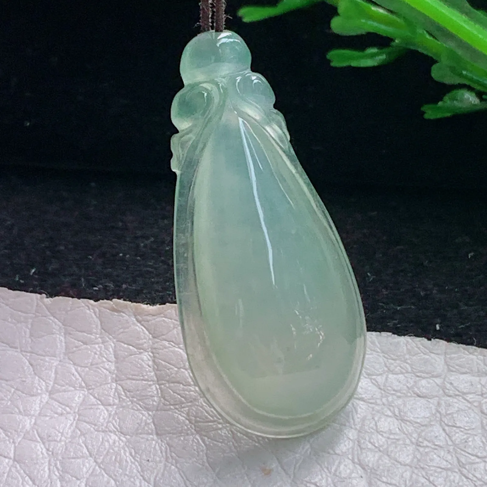 gp实拍33.5*15.5*6.2缅甸翡翠a货精雕冰晴水滴玉吊坠 玉挂件