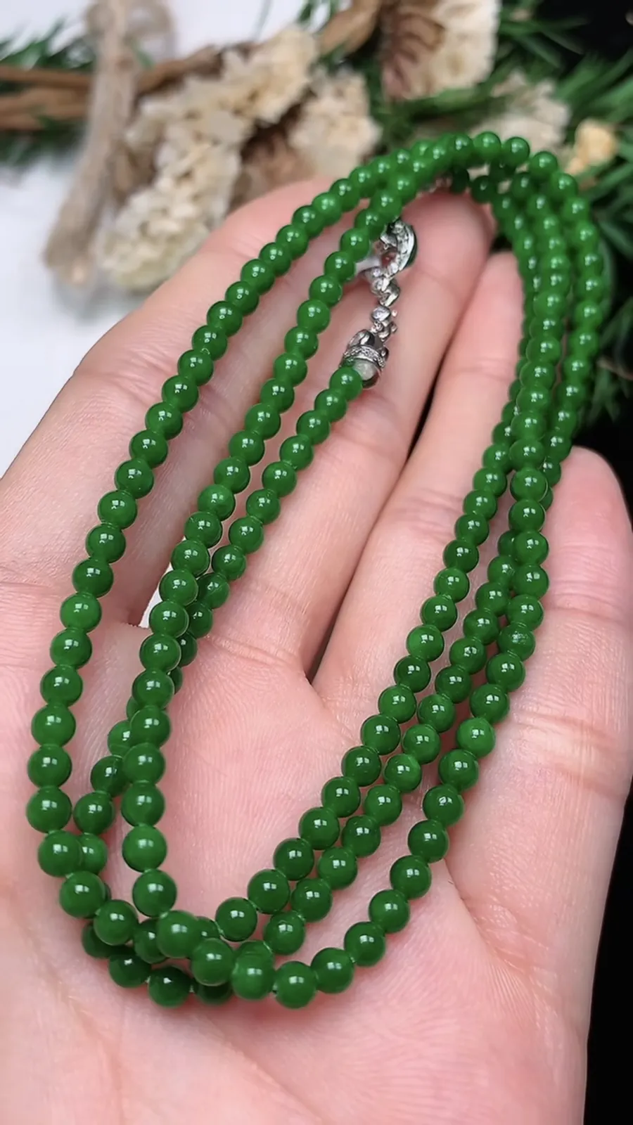 翡翠a货满绿小米珠项链，尺寸3.3-181颗，重量:13.02g