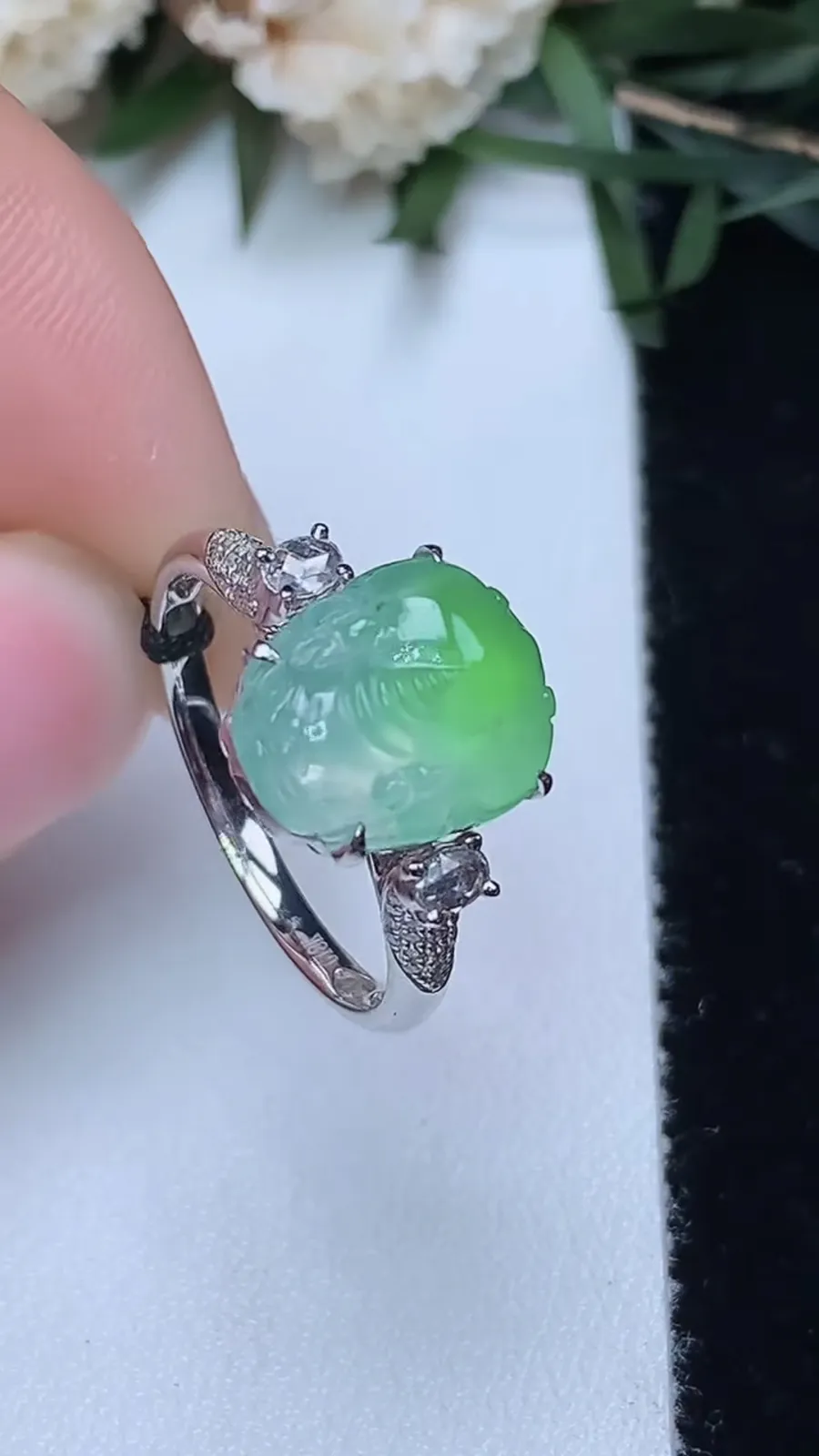 翡翠a货18k金冰种飘阳绿貔貅戒指，尺寸17.3-11.2-9.3，重量:3.00g